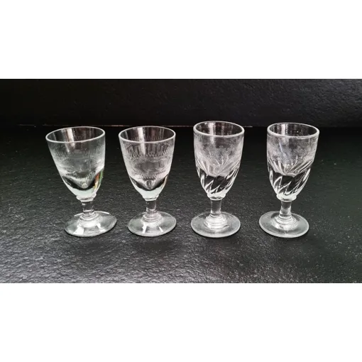 Acheter Lot De 4 Verres Anciens Sérigraphiés Digestif Ou Liqueur Tbe Bon état - 10,00 € Lot De 4 Verres Anciens Sérigraphiés Digestif Ou Liqueur Tbe Bon état reconditionné disponible sur Rakuten