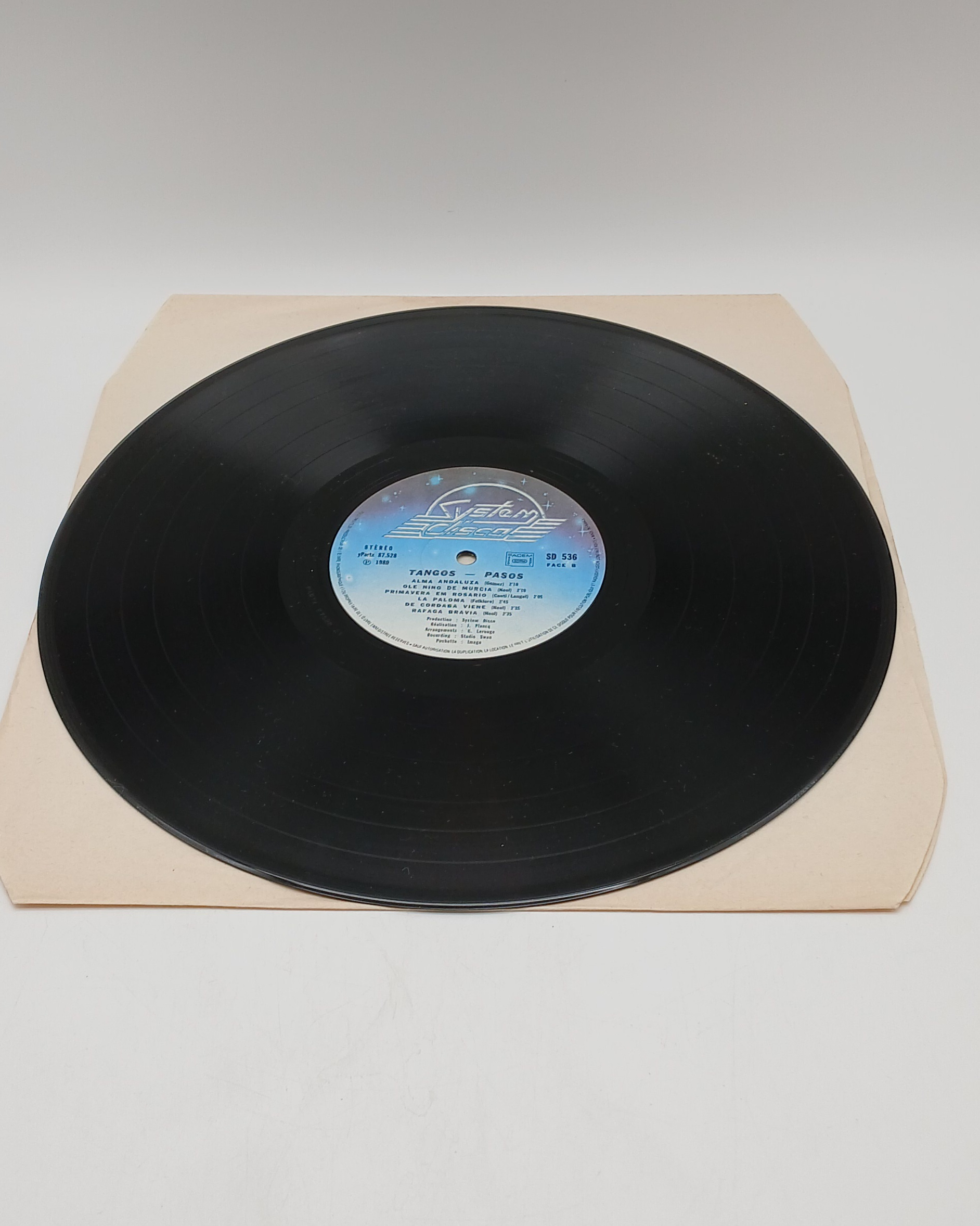 Voir photo 15 de Lot de 4 Vinyles 33T - Spécial Danses de Salon : Tangos, Pasos et Rythmes Tropicaux Lot de 4 Vinyles 33T - Spécial Danses de Salon : Tangos, Pasos et Rythmes Tropicaux Très bon état reconditionné photo 15