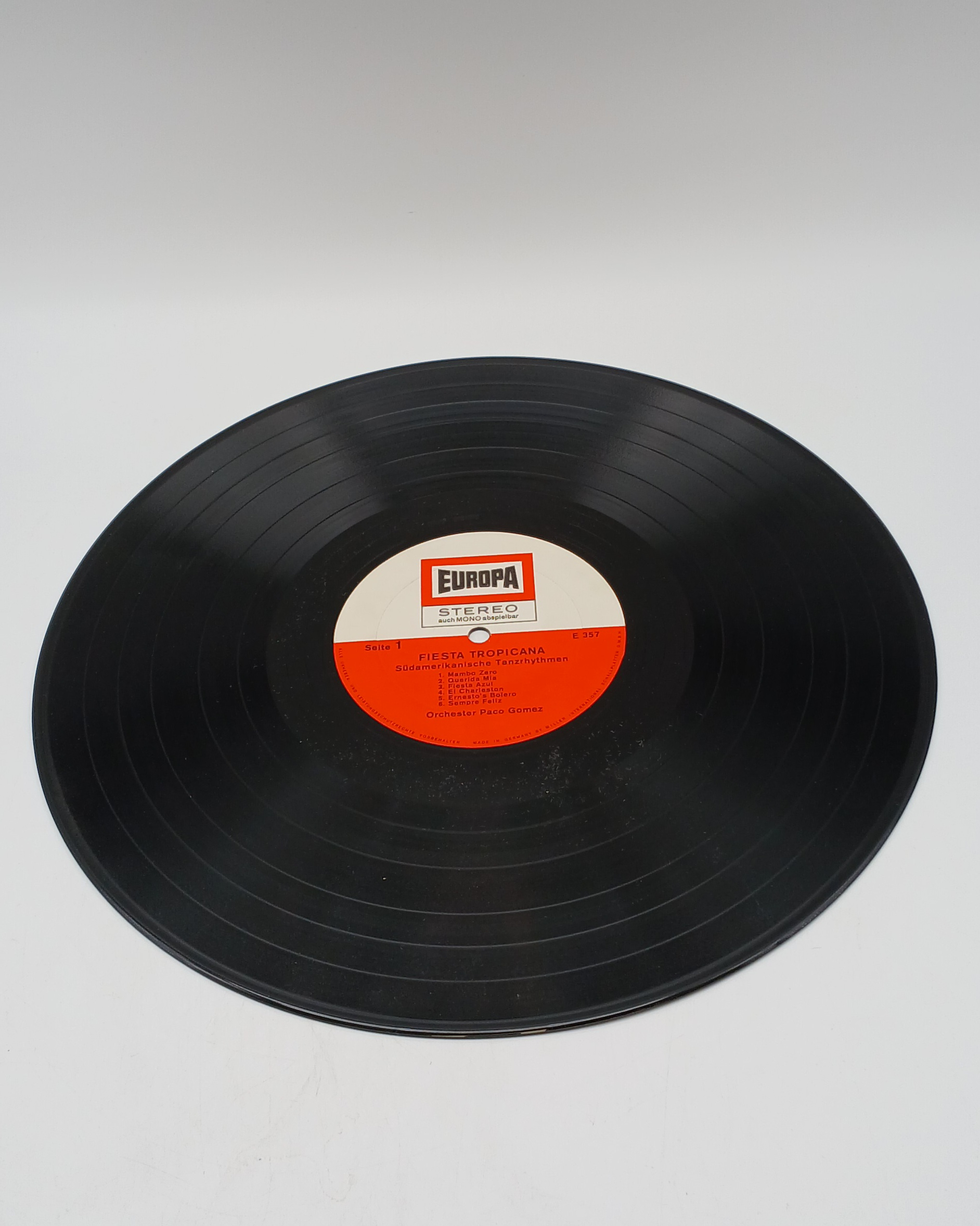 Voir photo 8 de Lot de 4 Vinyles 33T - Spécial Danses de Salon : Tangos, Pasos et Rythmes Tropicaux Lot de 4 Vinyles 33T - Spécial Danses de Salon : Tangos, Pasos et Rythmes Tropicaux Très bon état reconditionné photo 8