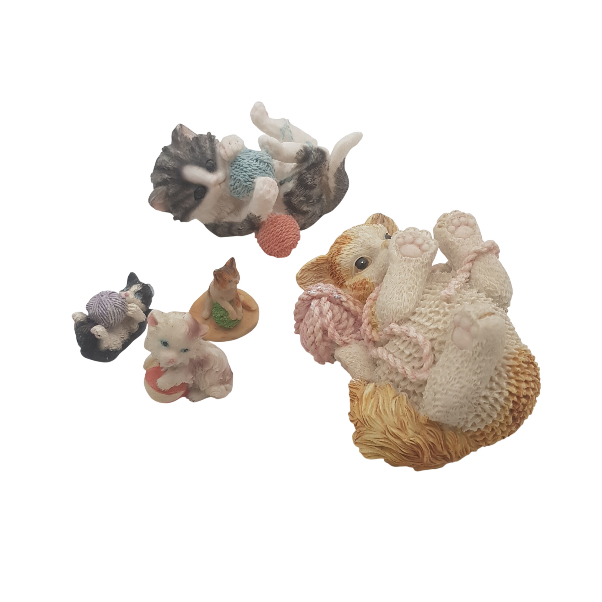 Acheter Lot de 5 adorables figurines de chats avec leur pelote Bon état - 10,00 € Lot de 5 adorables figurines de chats avec leur pelote Bon état reconditionné disponible sur Label Emmaüs