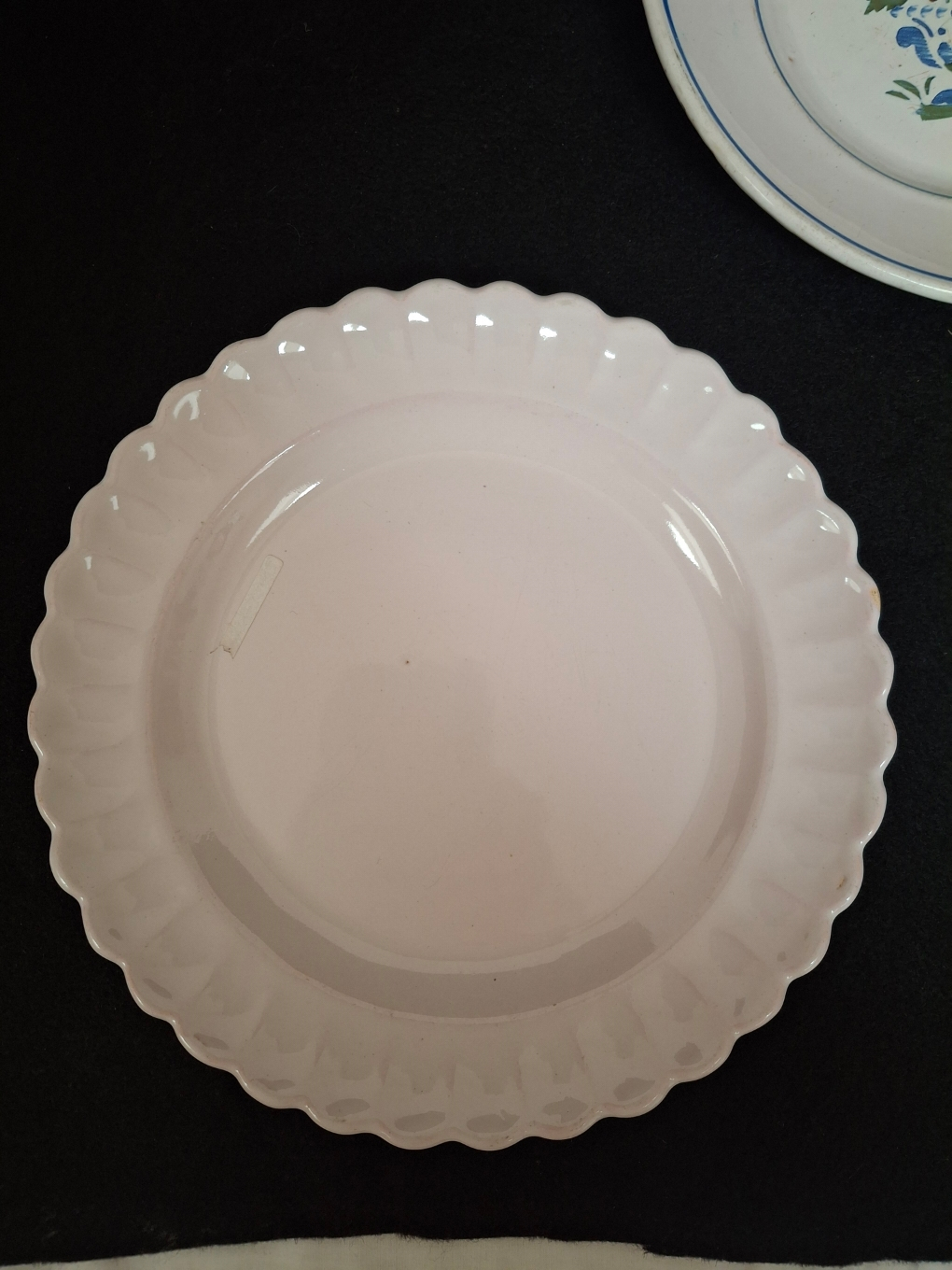 Voir photo 9 de Lot de 5 assiettes anciennes en faïence Lot de 5 assiettes anciennes en faïence Bon état reconditionné photo 9