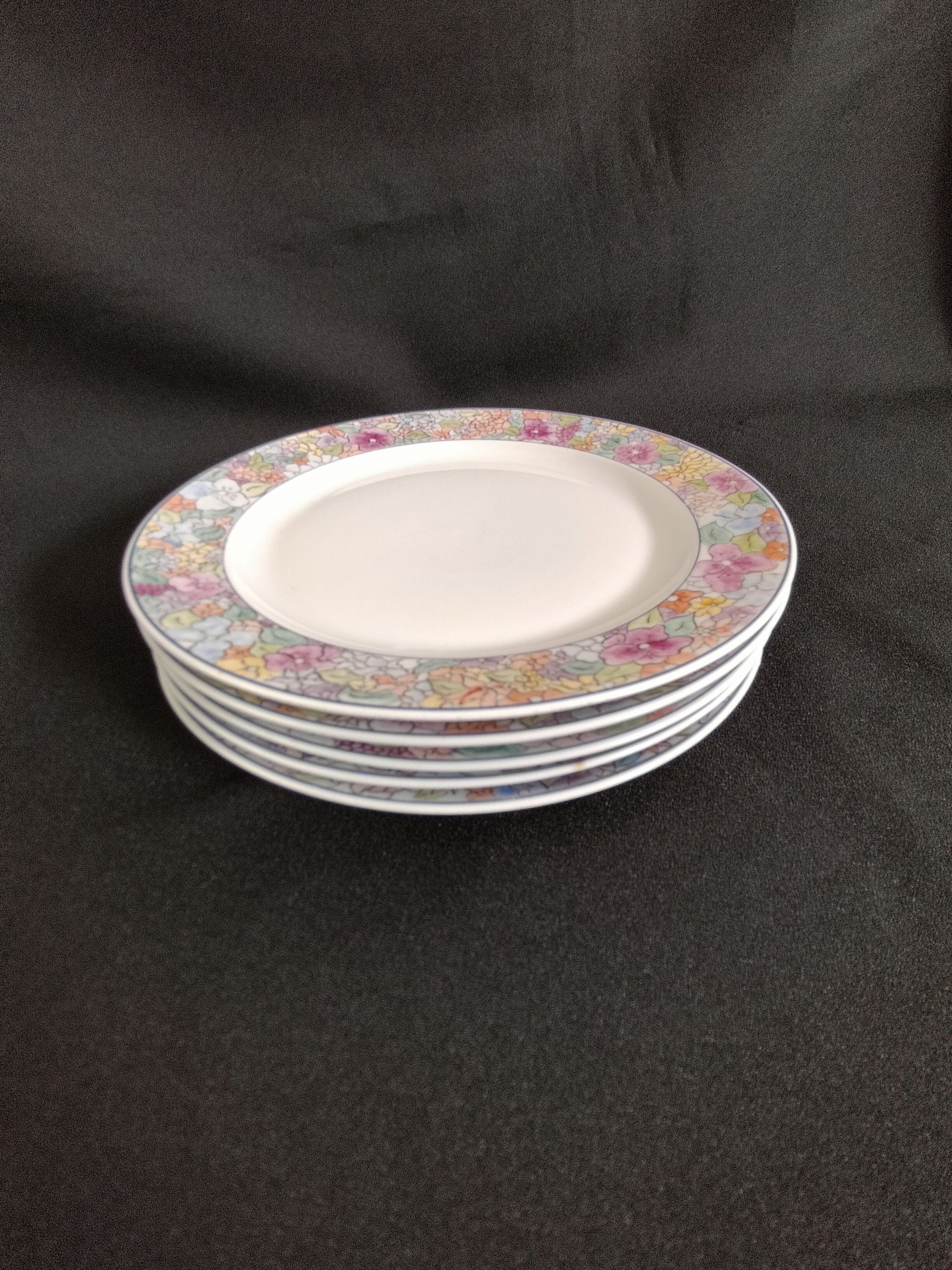 Voir photo 11 de Lot de 5 assiettes en porcelaine de Limoges CH94 – Décor floral pastel vintage – 21 cm Lot de 5 assiettes en porcelaine de Limoges CH94 – Décor floral pastel vintage – 21 cm reconditionné photo 11