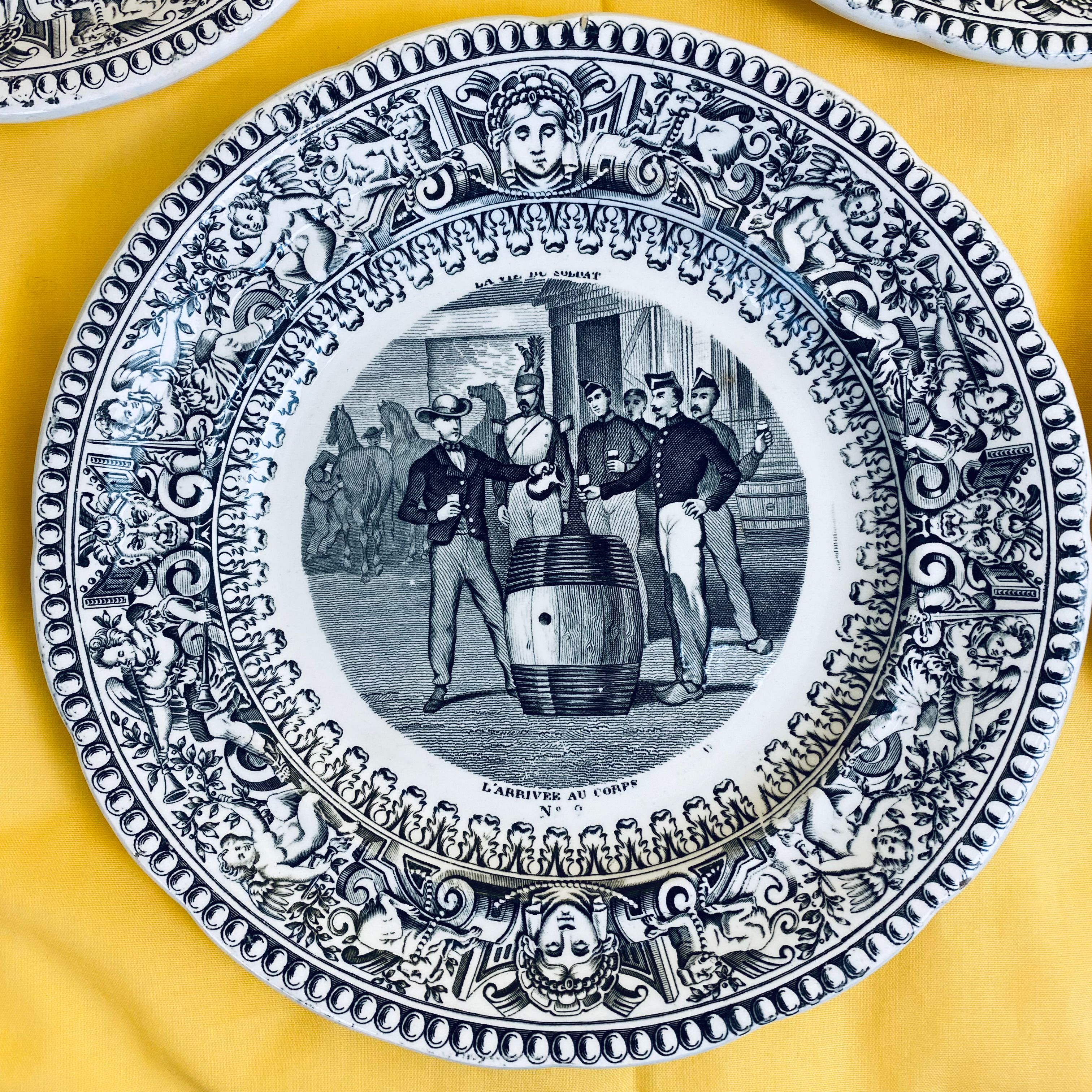 Voir photo 5 de Lot de 5 assiettes parlantes en faïence GIEN - Série "La vie du soldat" (XIXe Siècle) Lot de 5 assiettes parlantes en faïence GIEN - Série "La vie du soldat" (XIXe Siècle) reconditionné photo 5