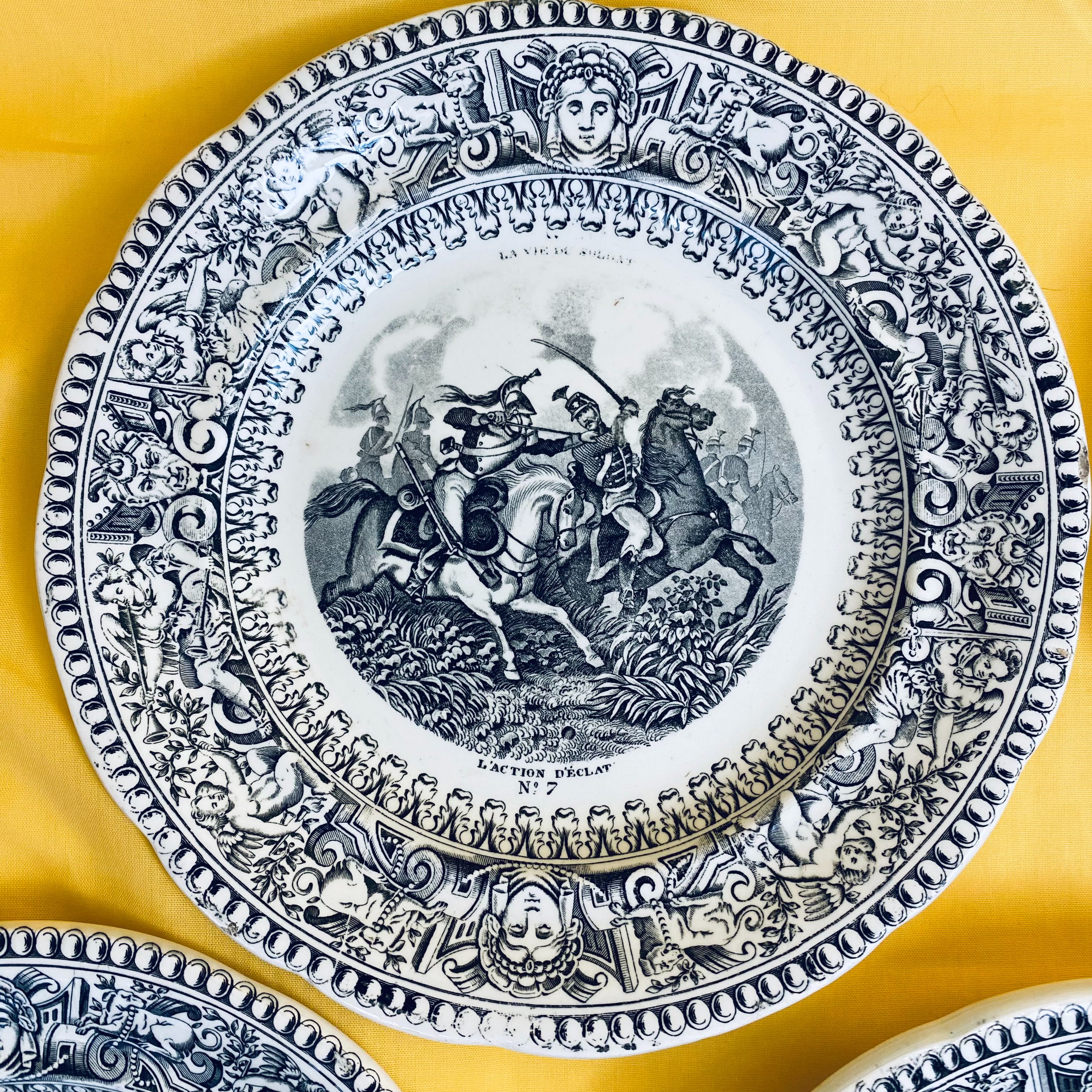 Voir photo 6 de Lot de 5 assiettes parlantes en faïence GIEN - Série "La vie du soldat" (XIXe Siècle) Lot de 5 assiettes parlantes en faïence GIEN - Série "La vie du soldat" (XIXe Siècle) reconditionné photo 6