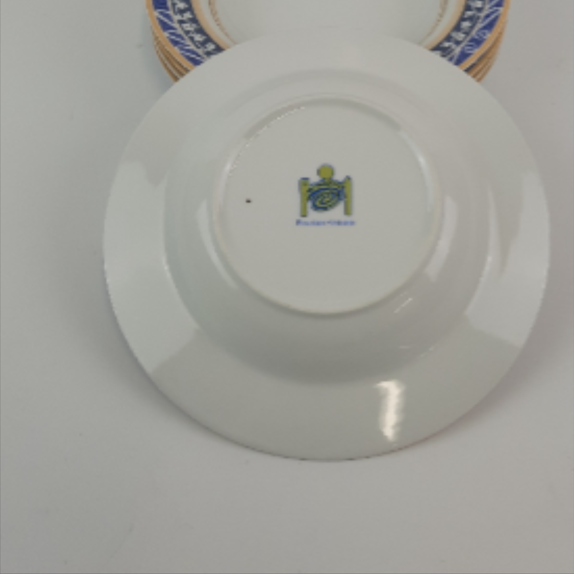 Voir photo 4 de Lot de 5 assiettes porcelaine Lot de 5 assiettes porcelaine Bon état reconditionné photo 4