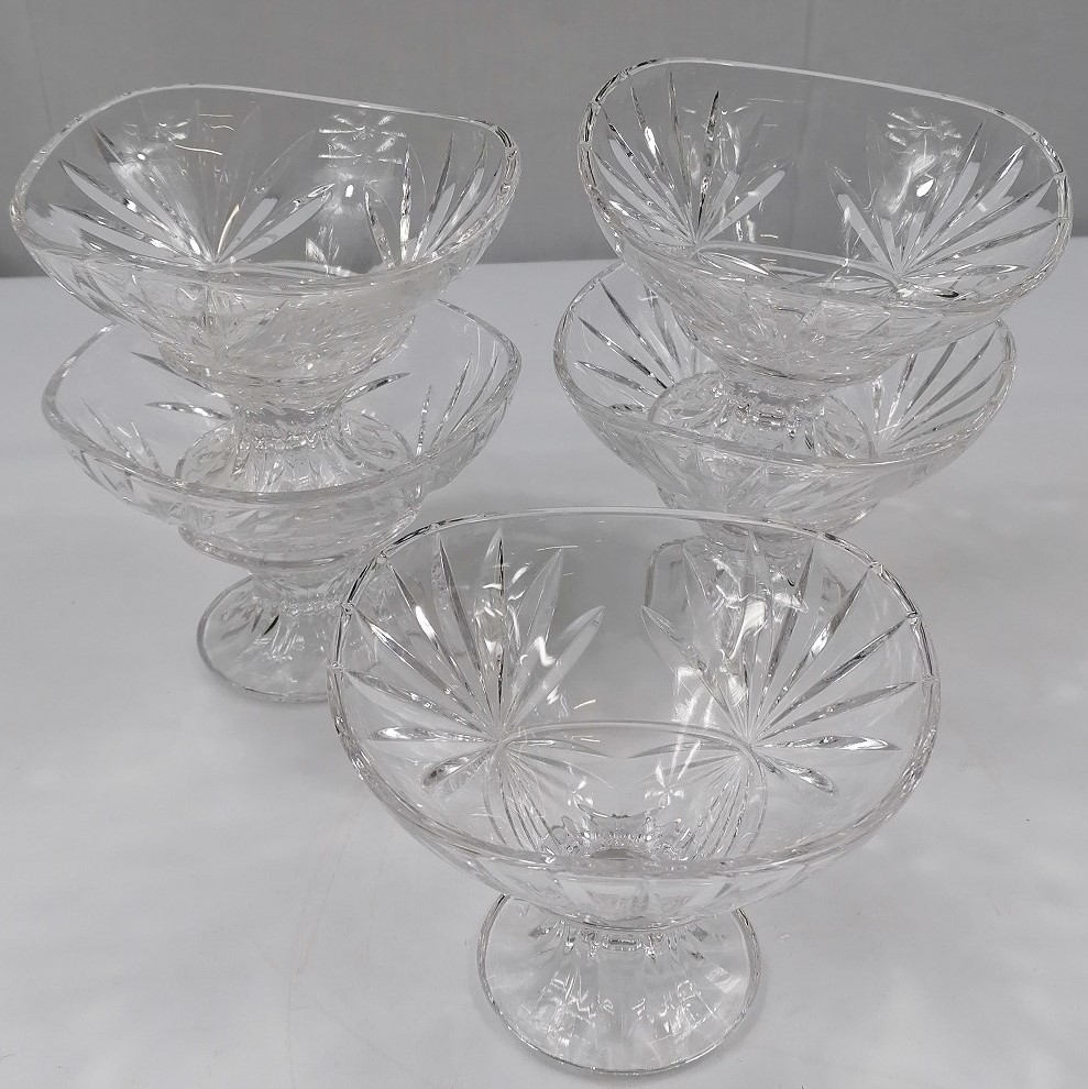 Voir photo 2 de lot de 5 coupes à glace en verre épais lot de 5 coupes à glace en verre épais Très bon état reconditionné photo 2