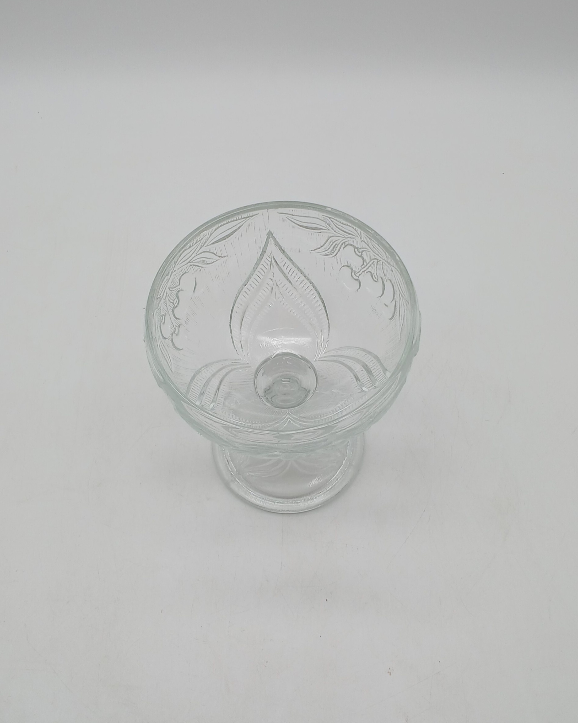 Voir photo 10 de Lot de 5 coupes à glace ou desserts en verre moulé vintage - motif cerises Lot de 5 coupes à glace ou desserts en verre moulé vintage - motif cerises Très bon état reconditionné photo 10