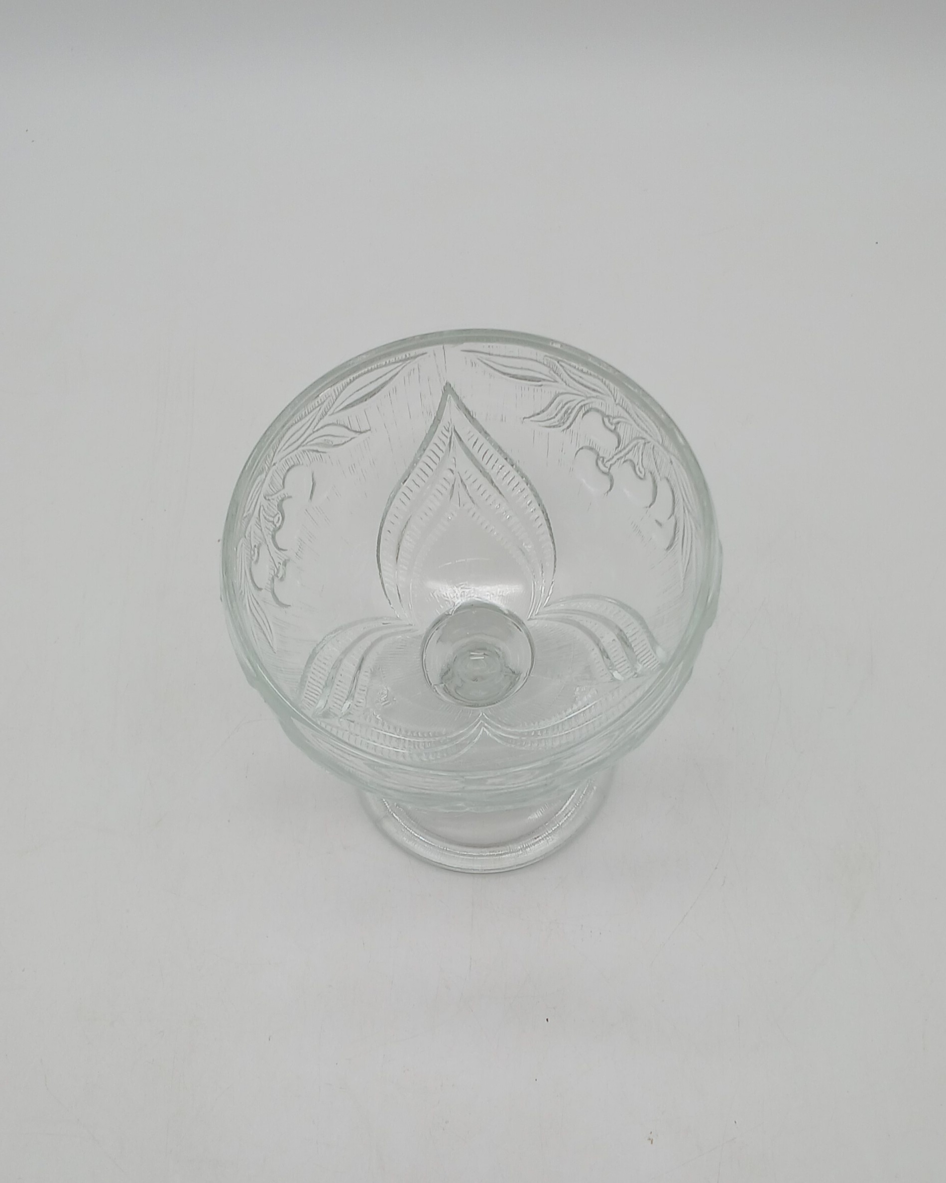 Voir photo 11 de Lot de 5 coupes à glace ou desserts en verre moulé vintage - motif cerises Lot de 5 coupes à glace ou desserts en verre moulé vintage - motif cerises Très bon état reconditionné photo 11