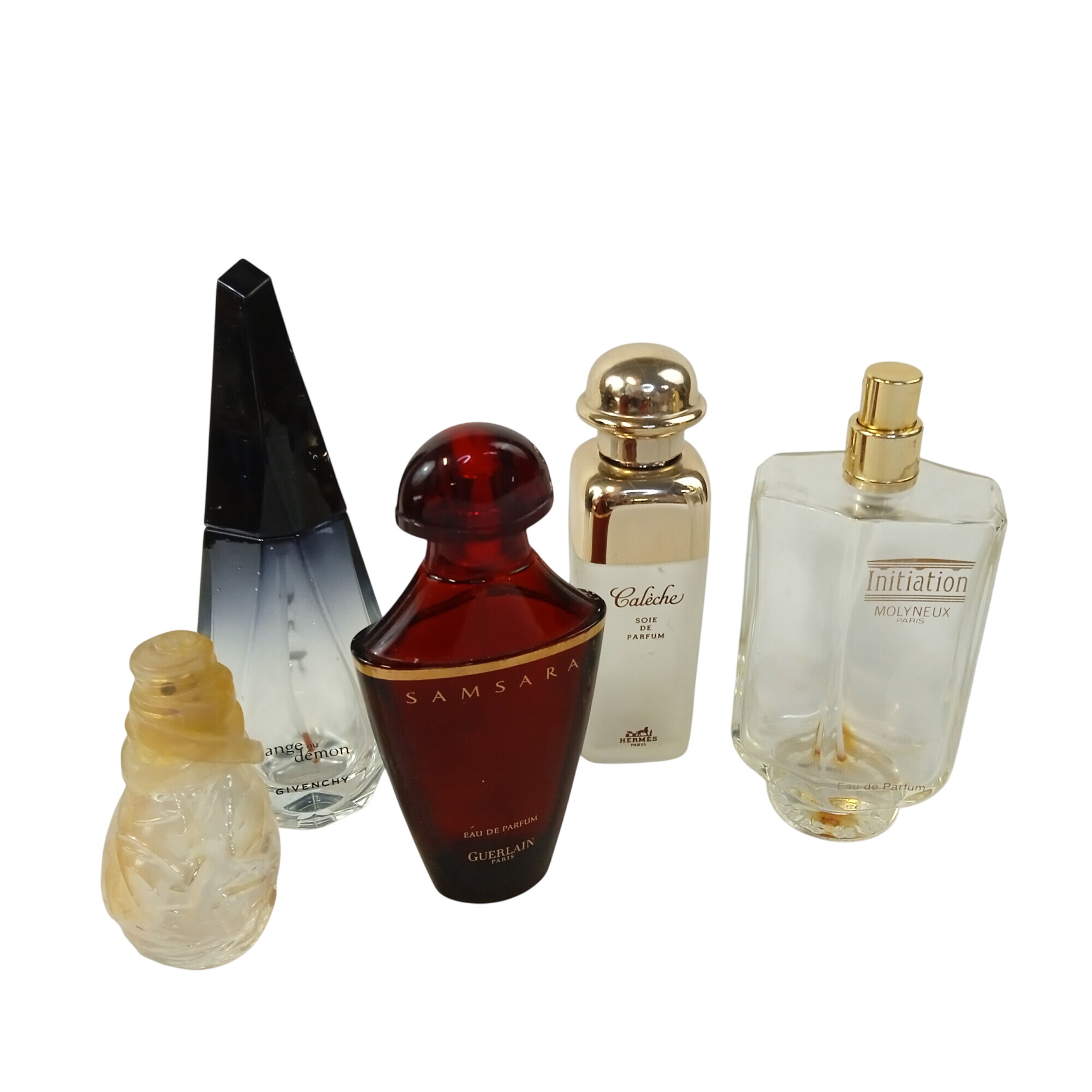 Lot de 5 flacons de parfum Guerlain Givenchy Hermès Kenzo Molyneux Bon état - 12,00 € Lot de 5 flacons de parfum Guerlain Givenchy Hermès Kenzo Molyneux Bon état reconditionné disponible sur Label Emmaüs