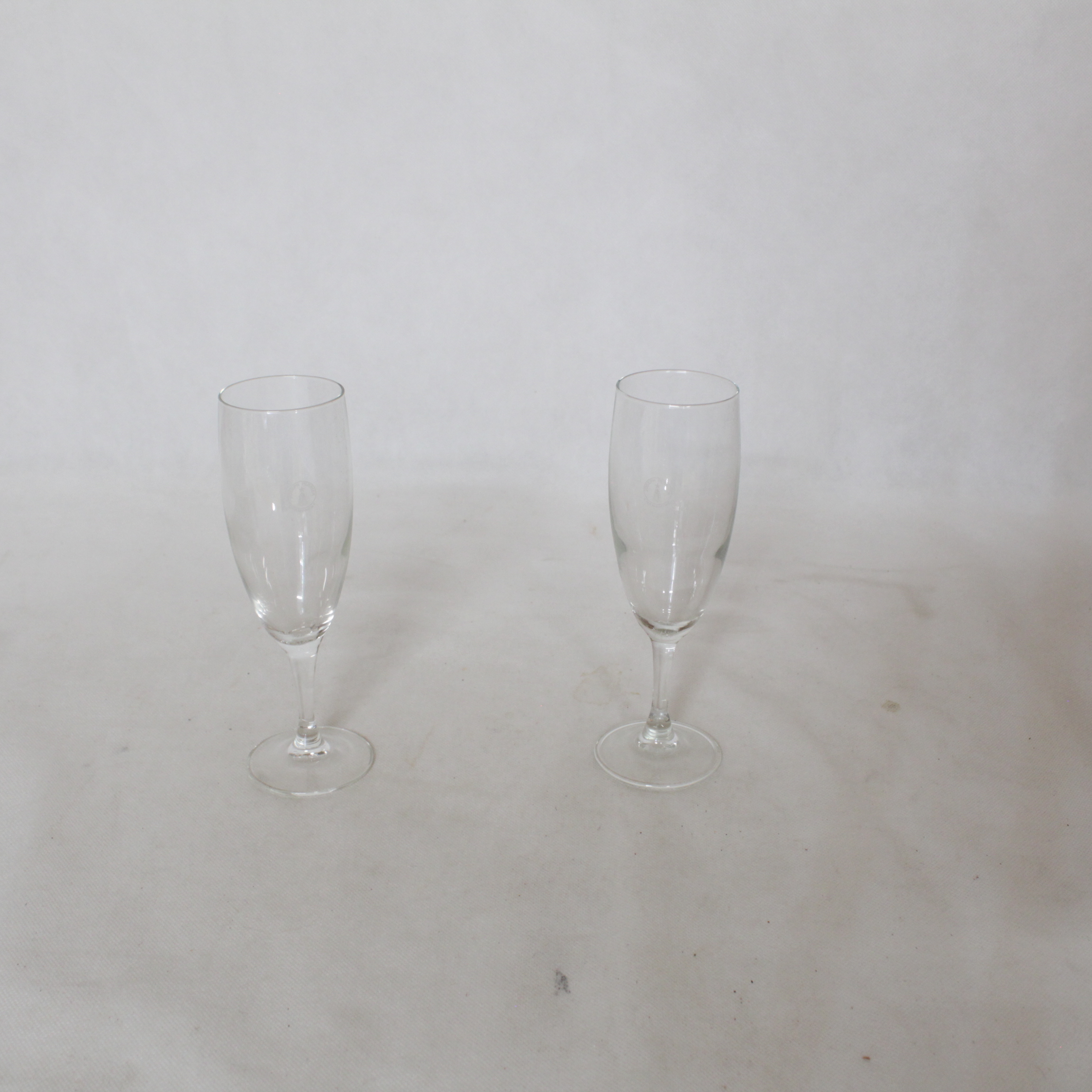 Voir photo 3 de Lot de 5 flutes à champagne Joseph PERRIER Lot de 5 flutes à champagne Joseph PERRIER Très bon état reconditionné photo 3