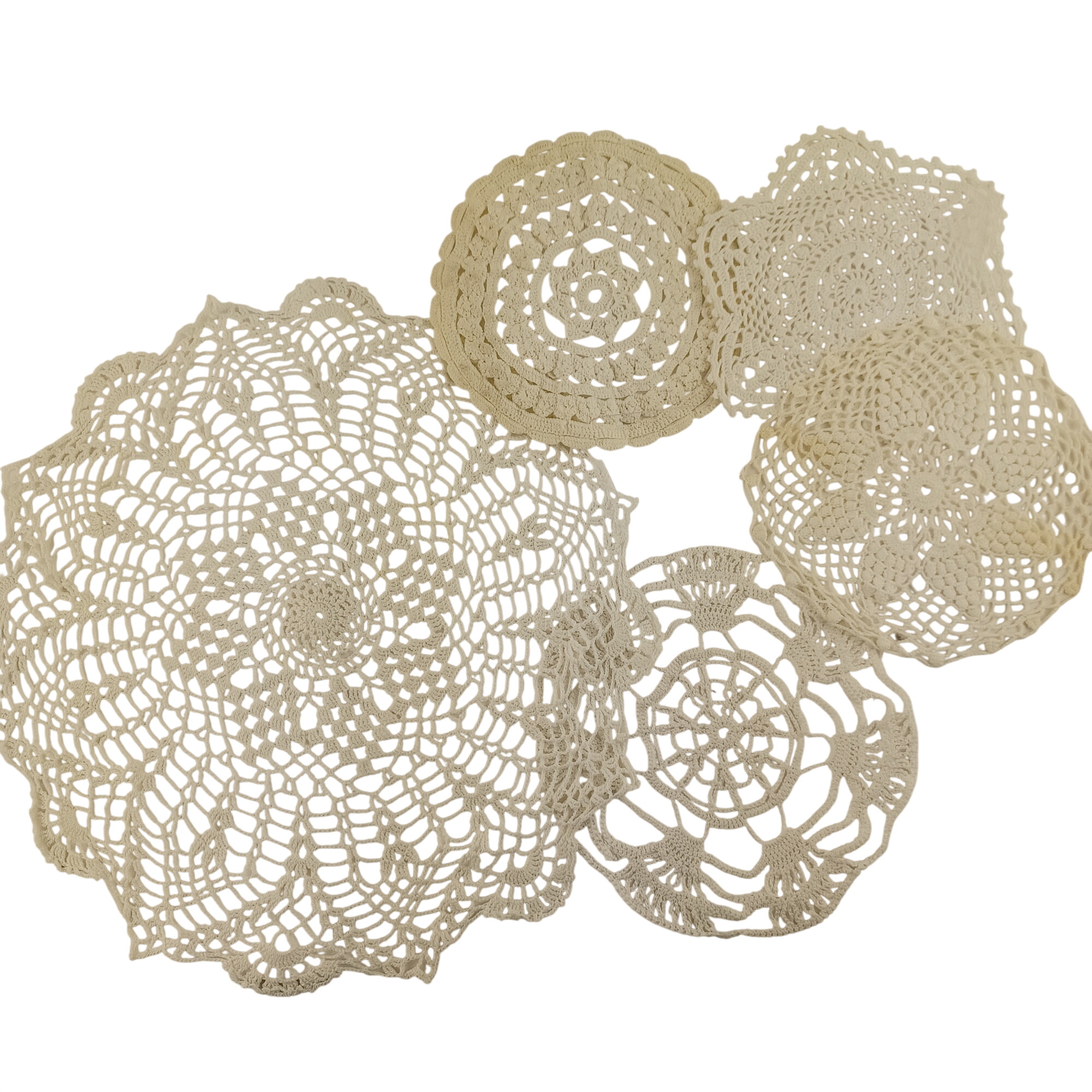 Acheter Lot de 5 napperons rond blanc, un de 30 cm, un de 13 cm, un en étoile de 14 cm, un de 13 cm, un de 14 cm - 10,00 € Lot de 5 napperons rond blanc, un de 30 cm, un de 13 cm, un en étoile de 14 cm, un de 13 cm, un de 14 cm reconditionné disponible sur Label Emmaüs