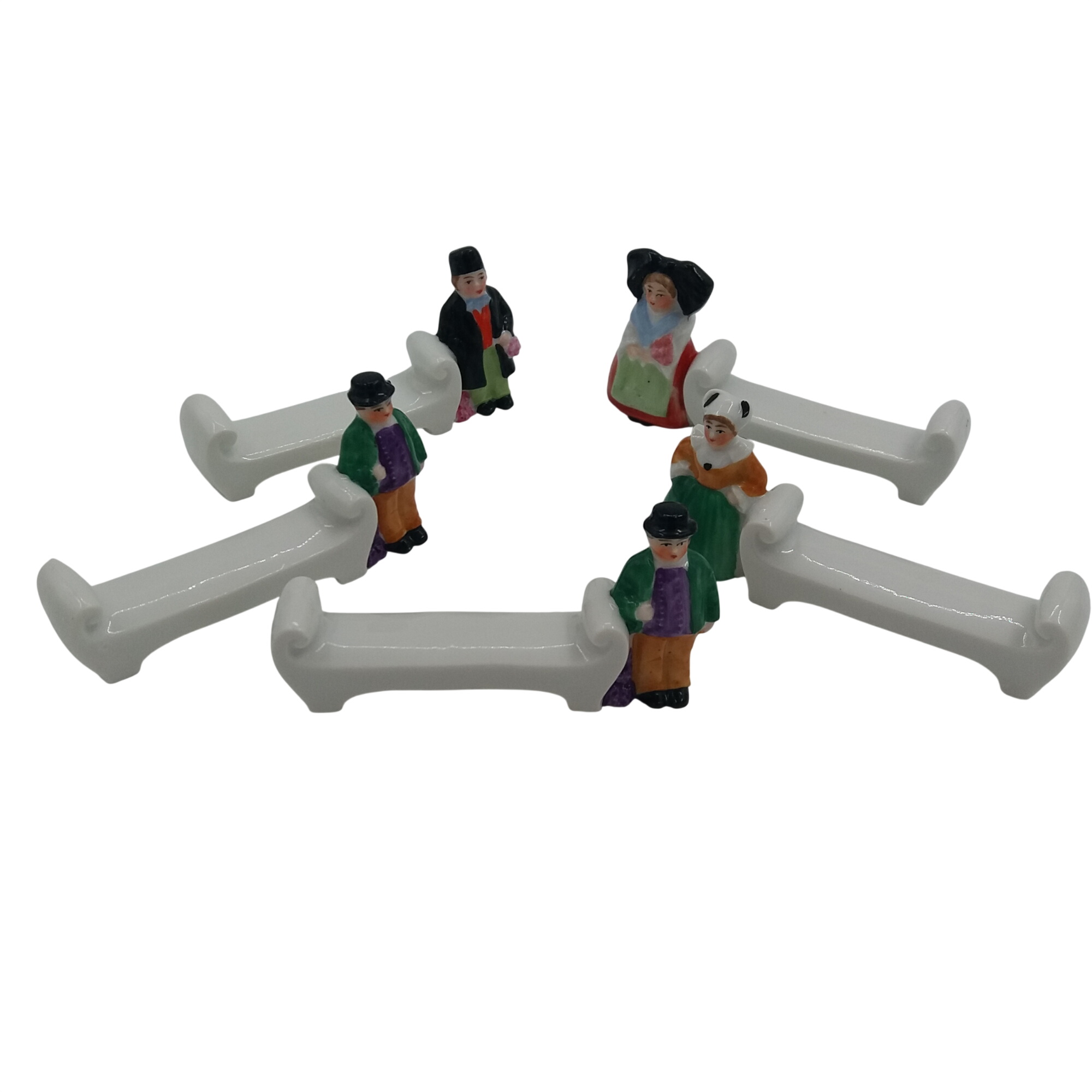 Acheter Lot de 5 porte-couteaux anciens. Porcelaine. Décor personnages Alsaciens. Multicolores. Très bon état - 29,00 € Lot de 5 porte-couteaux anciens. Porcelaine. Décor personnages Alsaciens. Multicolores. Très bon état reconditionné disponible sur Label Emmaüs
