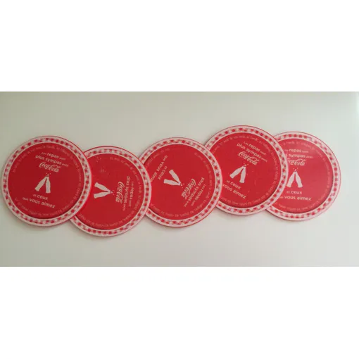 Lot De 5 Sous Verres Plastique Rouge Coca Cola occasion reconditionné disponible sur Rakuten