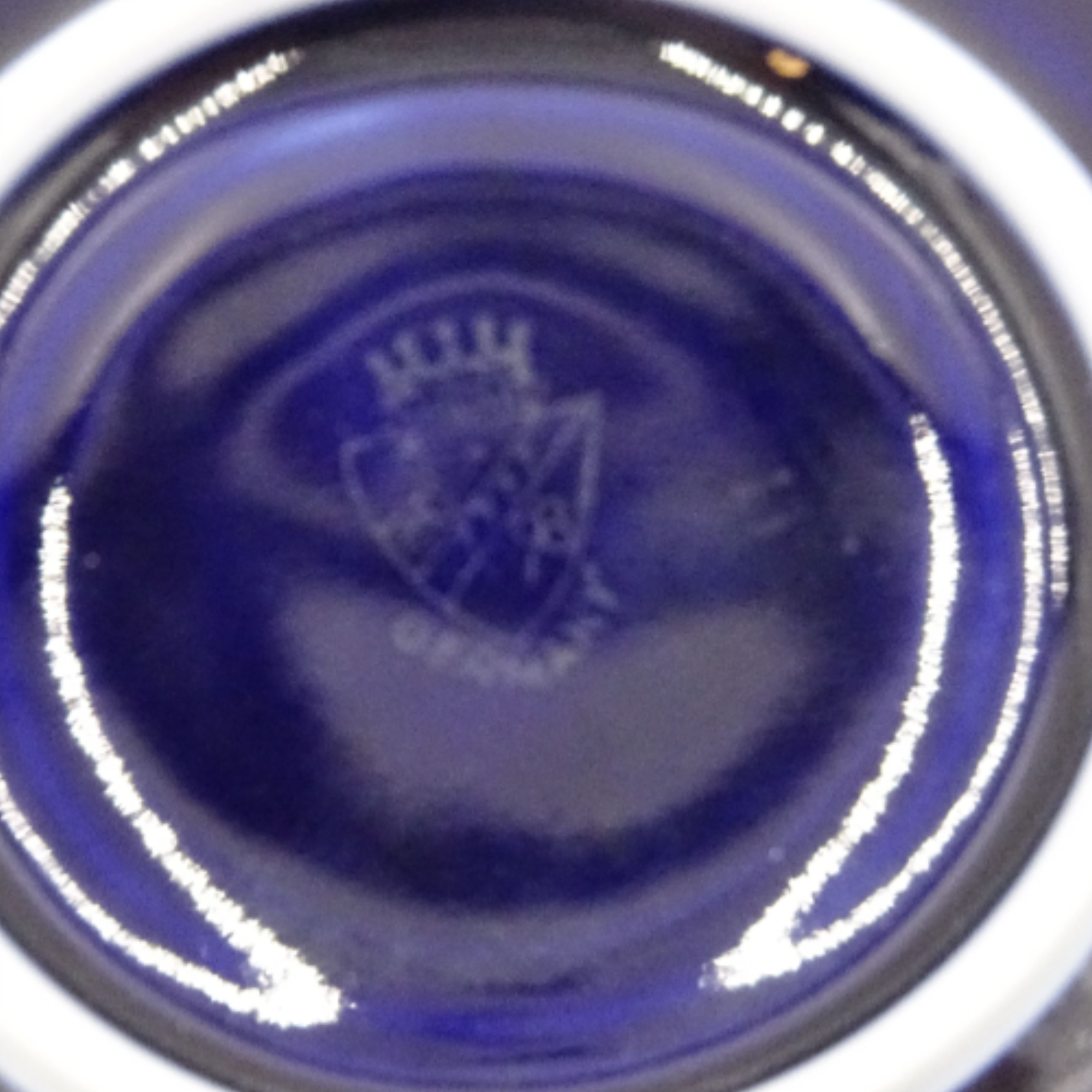 Voir photo 8 de Lot de 5 tasses à café et ses 10 sous tasses en porcelaine allemande " bleu de four " JLMENAU. Lot de 5 tasses à café et ses 10 sous tasses en porcelaine allemande " bleu de four " JLMENAU. Très bon état reconditionné photo 8