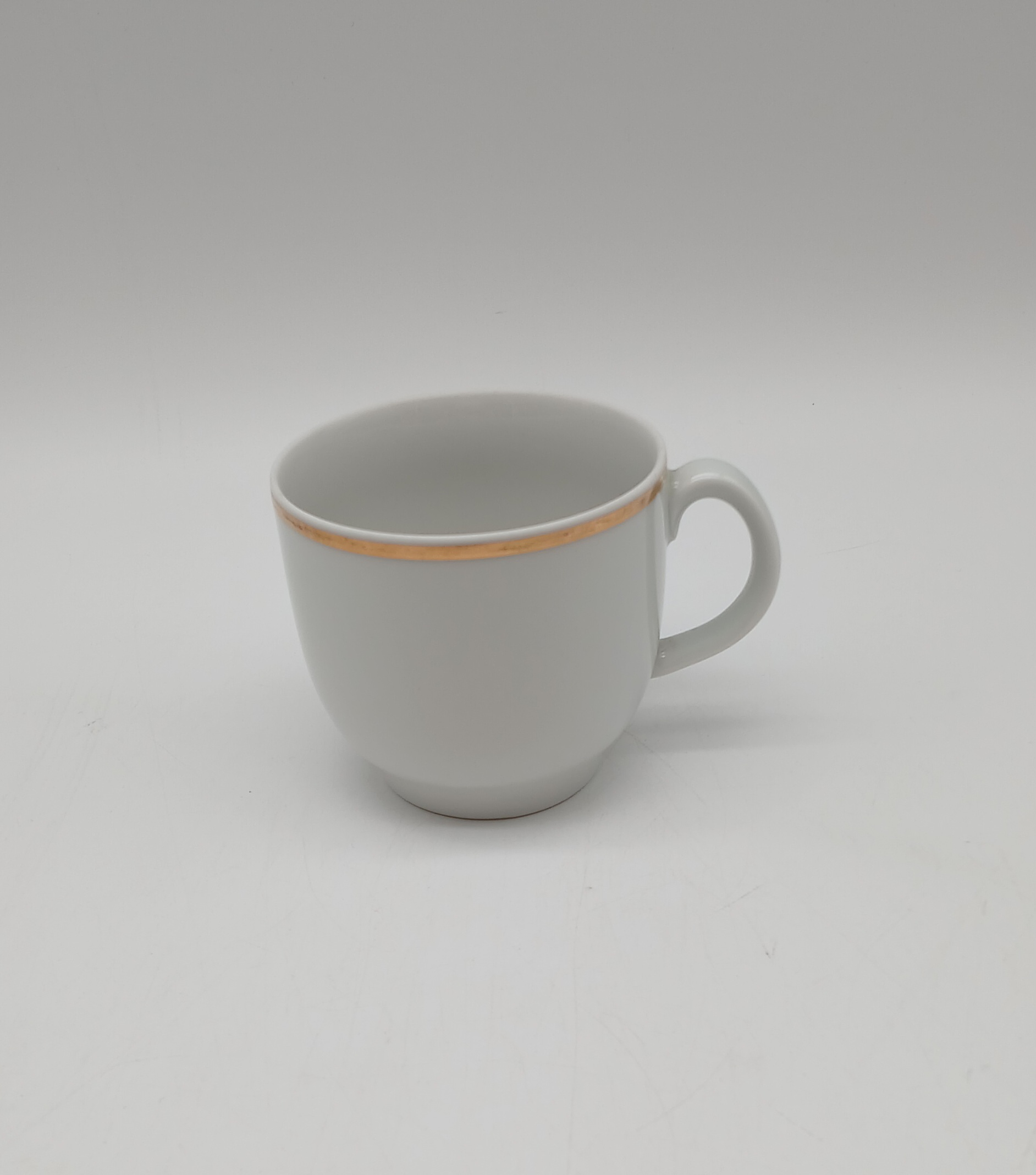 Voir photo 14 de Lot de 5 tasses et soucoupes vintage en porcelaine blanche et dorure - JLMENAU RDA (Allemagne de l'Est) Lot de 5 tasses et soucoupes vintage en porcelaine blanche et dorure - JLMENAU RDA (Allemagne de l'Est) reconditionné photo 14