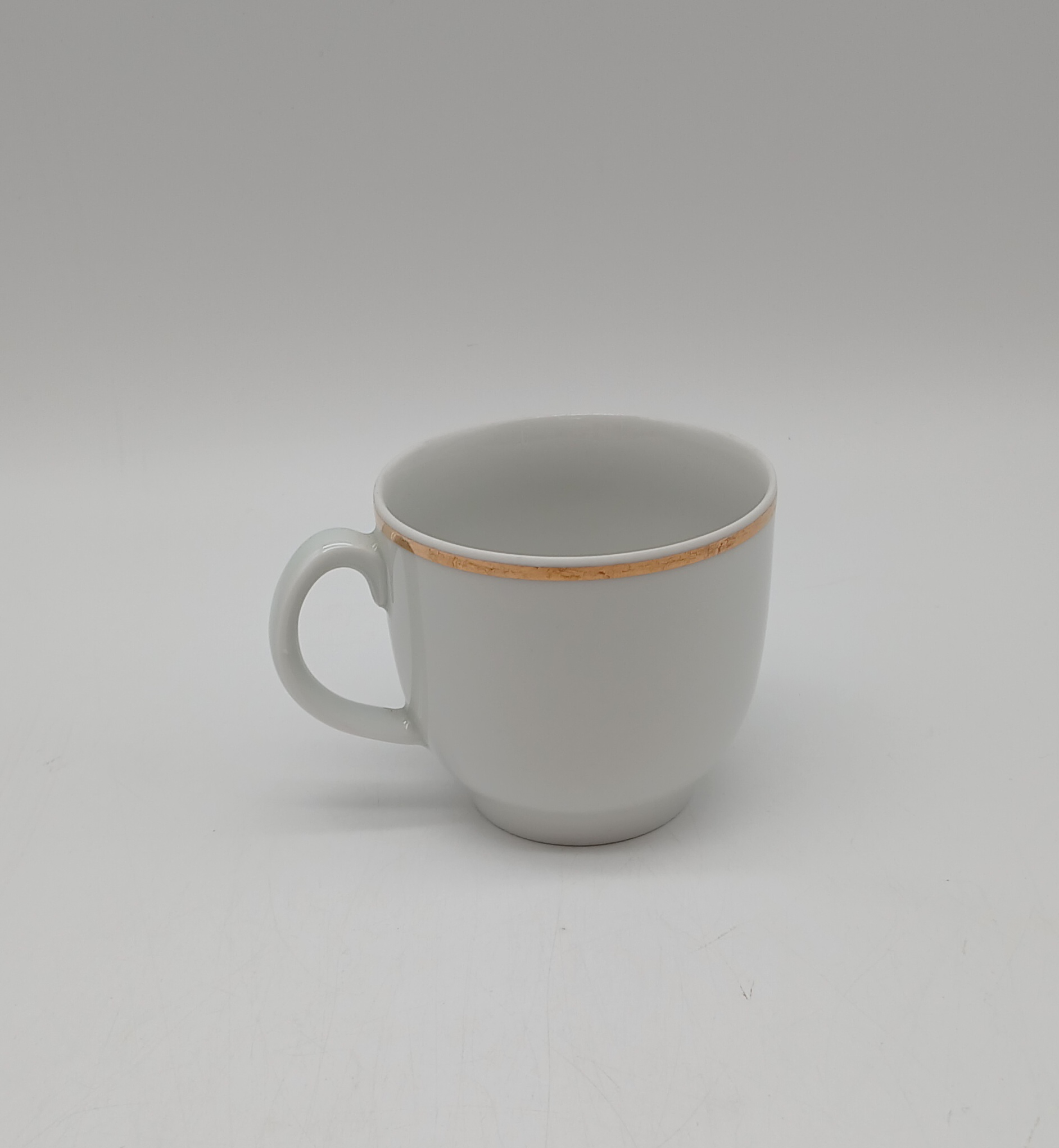 Voir photo 16 de Lot de 5 tasses et soucoupes vintage en porcelaine blanche et dorure - JLMENAU RDA (Allemagne de l'Est) Lot de 5 tasses et soucoupes vintage en porcelaine blanche et dorure - JLMENAU RDA (Allemagne de l'Est) reconditionné photo 16