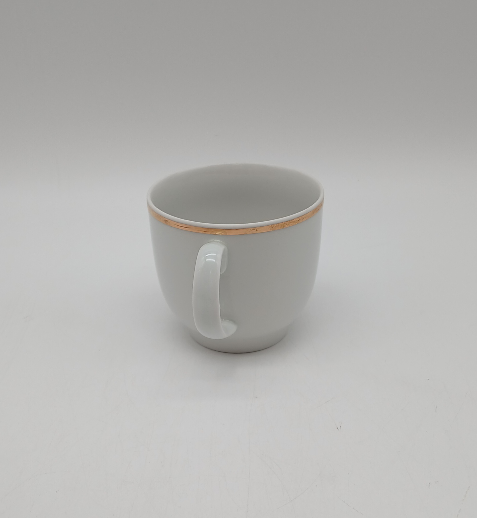 Voir photo 17 de Lot de 5 tasses et soucoupes vintage en porcelaine blanche et dorure - JLMENAU RDA (Allemagne de l'Est) Lot de 5 tasses et soucoupes vintage en porcelaine blanche et dorure - JLMENAU RDA (Allemagne de l'Est) reconditionné photo 17