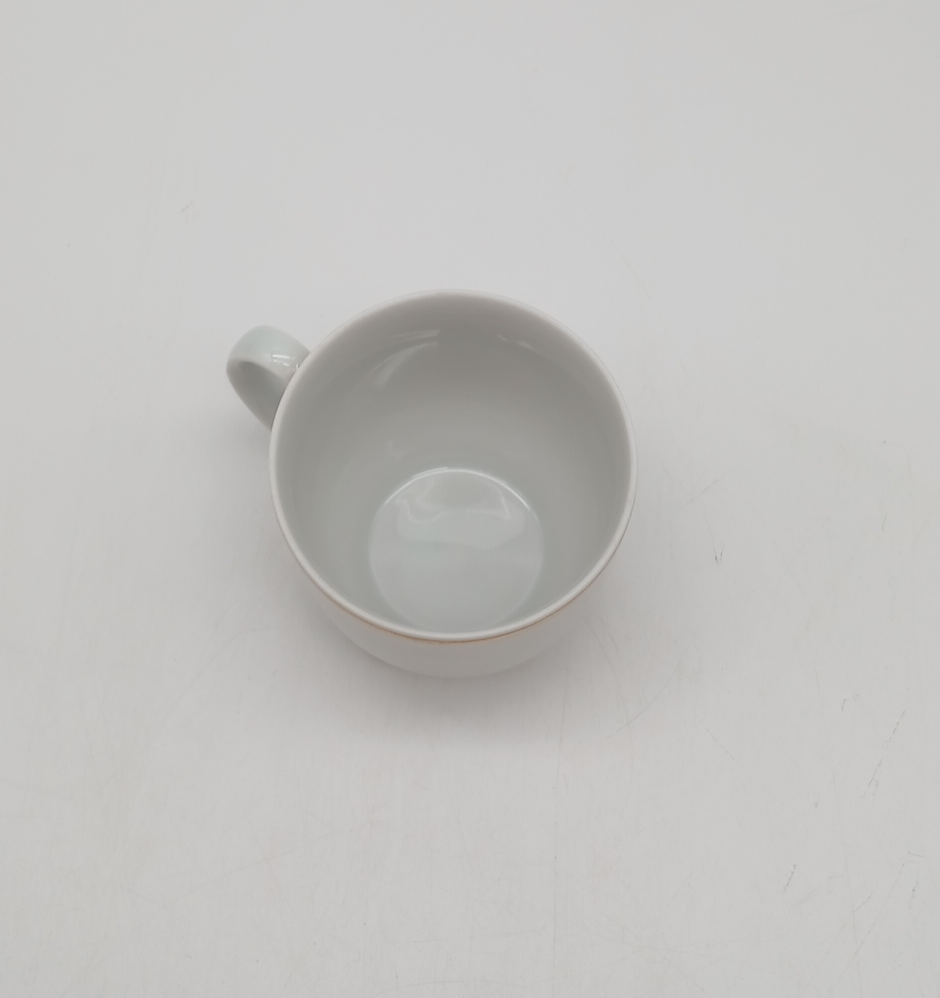 Voir photo 18 de Lot de 5 tasses et soucoupes vintage en porcelaine blanche et dorure - JLMENAU RDA (Allemagne de l'Est) Lot de 5 tasses et soucoupes vintage en porcelaine blanche et dorure - JLMENAU RDA (Allemagne de l'Est) reconditionné photo 18