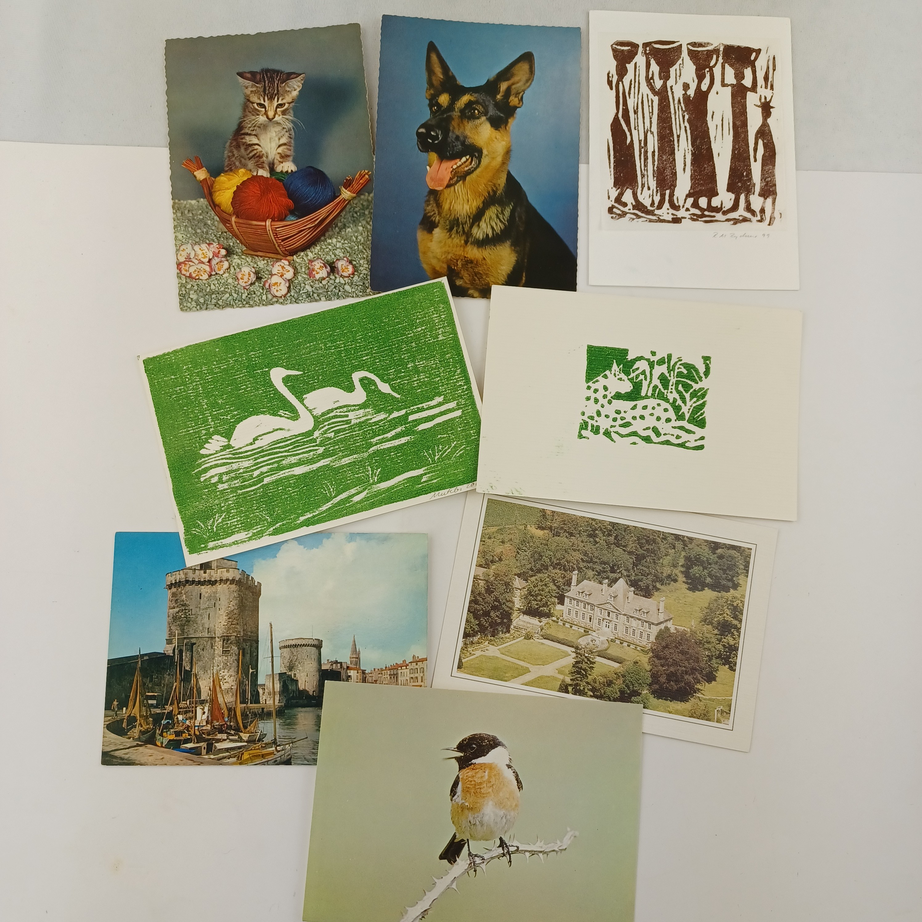 Voir photo 3 de Lot de 50 cartes postales (mélange de banales et de plus rares) Lot de 50 cartes postales (mélange de banales et de plus rares) Très bon état reconditionné photo 3