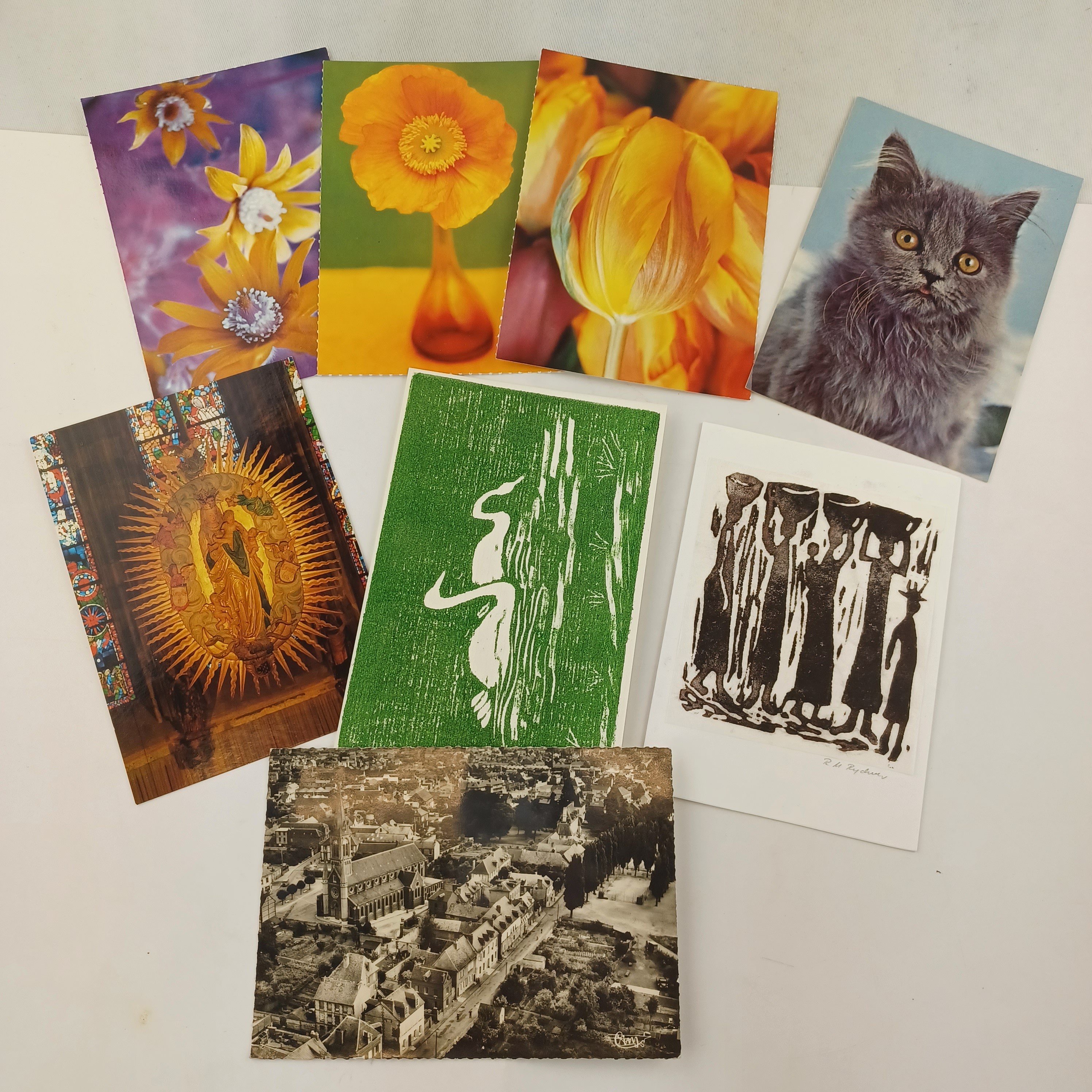 Voir photo 4 de Lot de 50 cartes postales (mélange de banales et de plus rares) Lot de 50 cartes postales (mélange de banales et de plus rares) Très bon état reconditionné photo 4