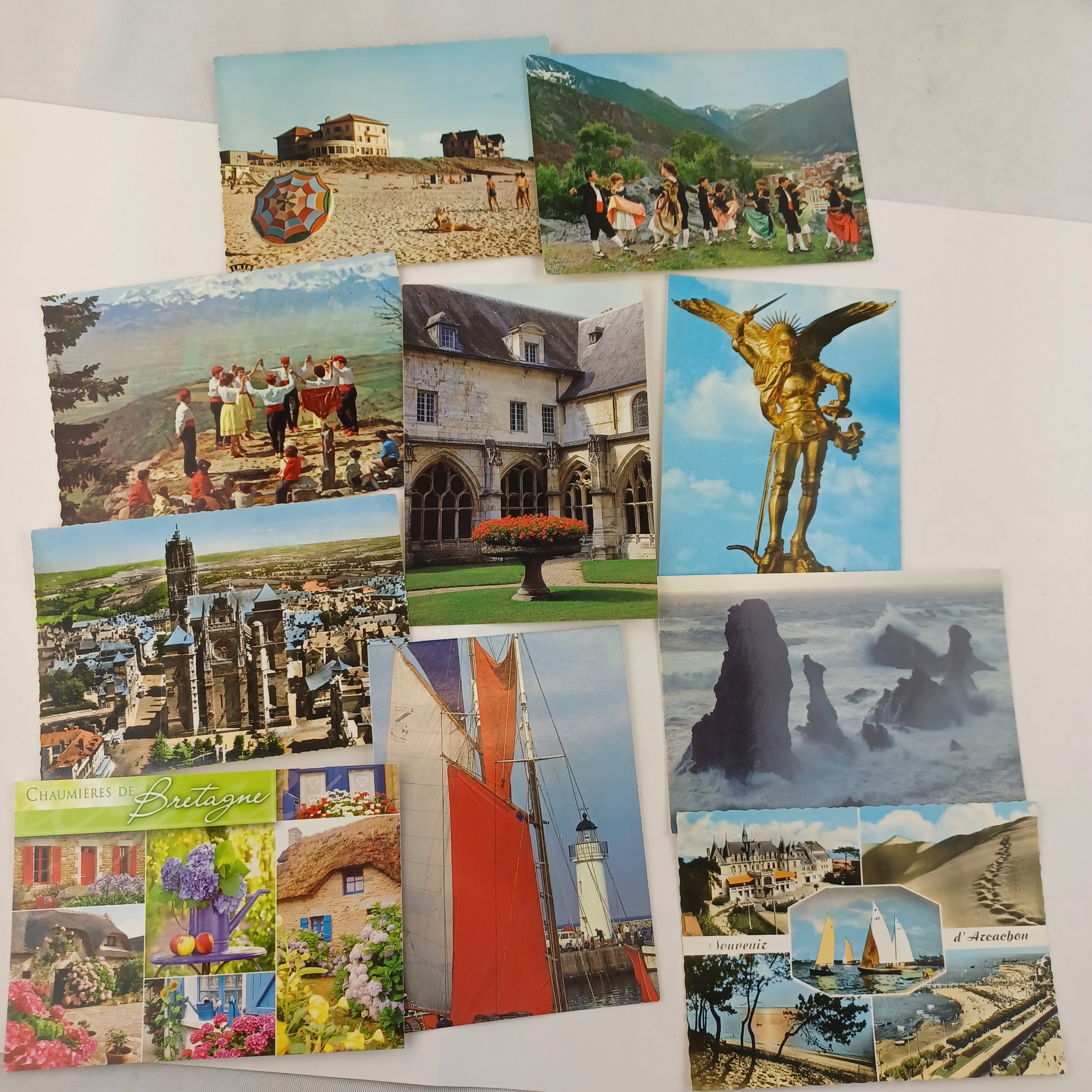 Voir photo 5 de Lot de 50 cartes postales (mélange de banales et de plus rares) Lot de 50 cartes postales (mélange de banales et de plus rares) Très bon état reconditionné photo 5