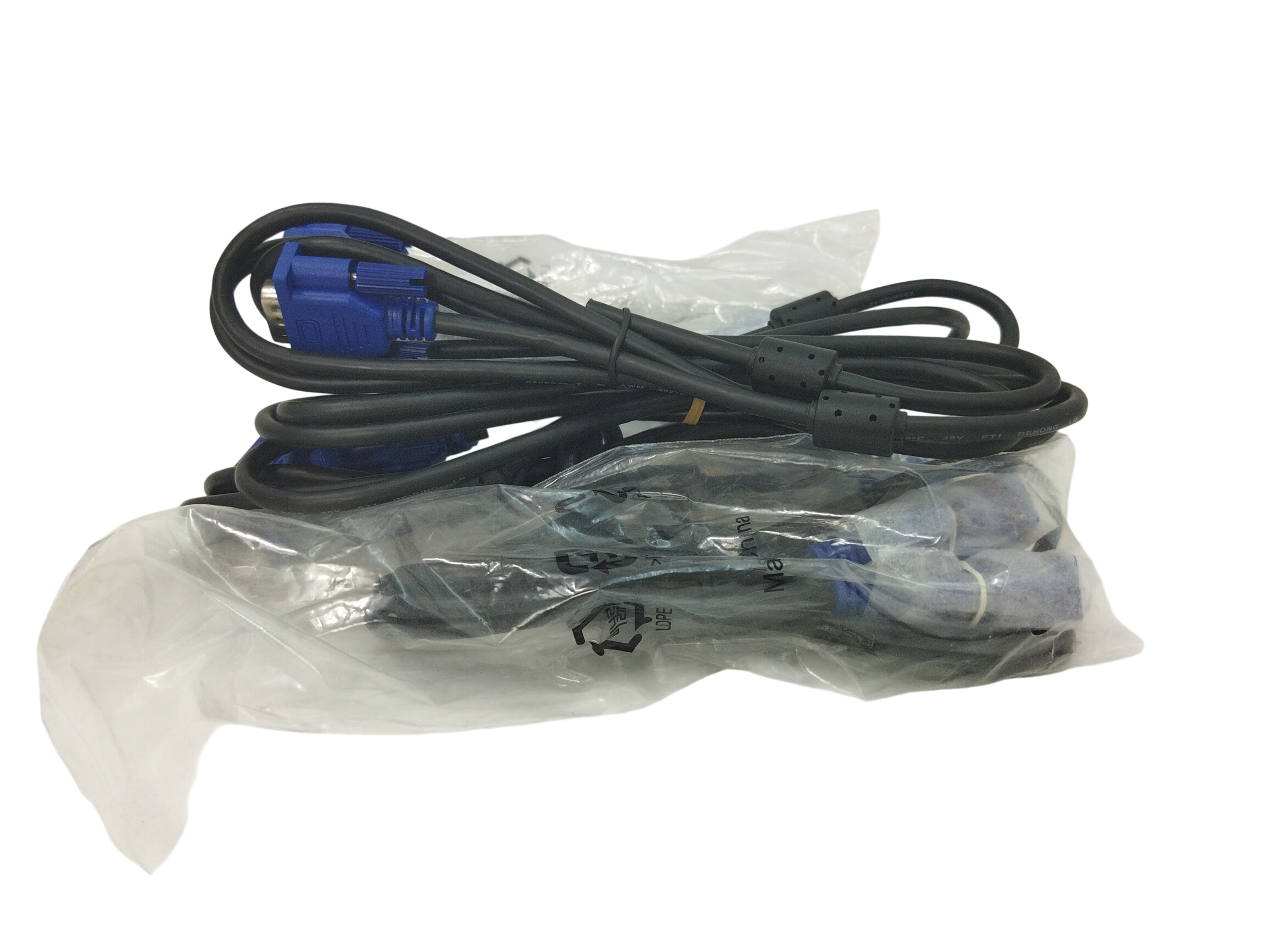 LOT DE 6 câbles VGA Parfait état - 12,00 € LOT DE 6 câbles VGA Parfait état reconditionné disponible sur Label Emmaüs