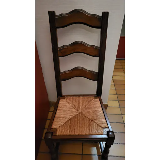 Lot de 6 Chaise en bois avec assise en paille Bon état - 120,00 € Lot de 6 Chaise en bois avec assise en paille Bon état reconditionné disponible sur Rakuten