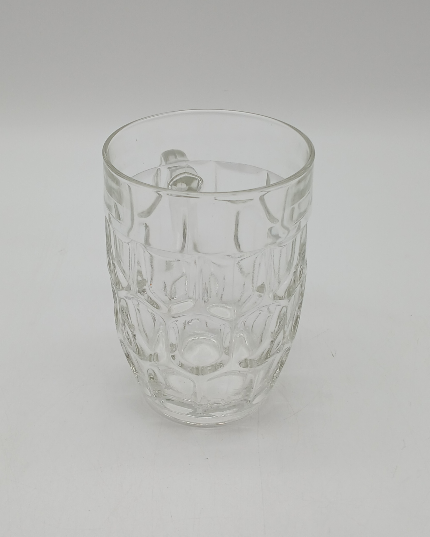 Voir photo 11 de Lot de 6 chopes à bière vintage en verre moulé et 6 dessous de verre pop Lot de 6 chopes à bière vintage en verre moulé et 6 dessous de verre pop Très bon état reconditionné photo 11