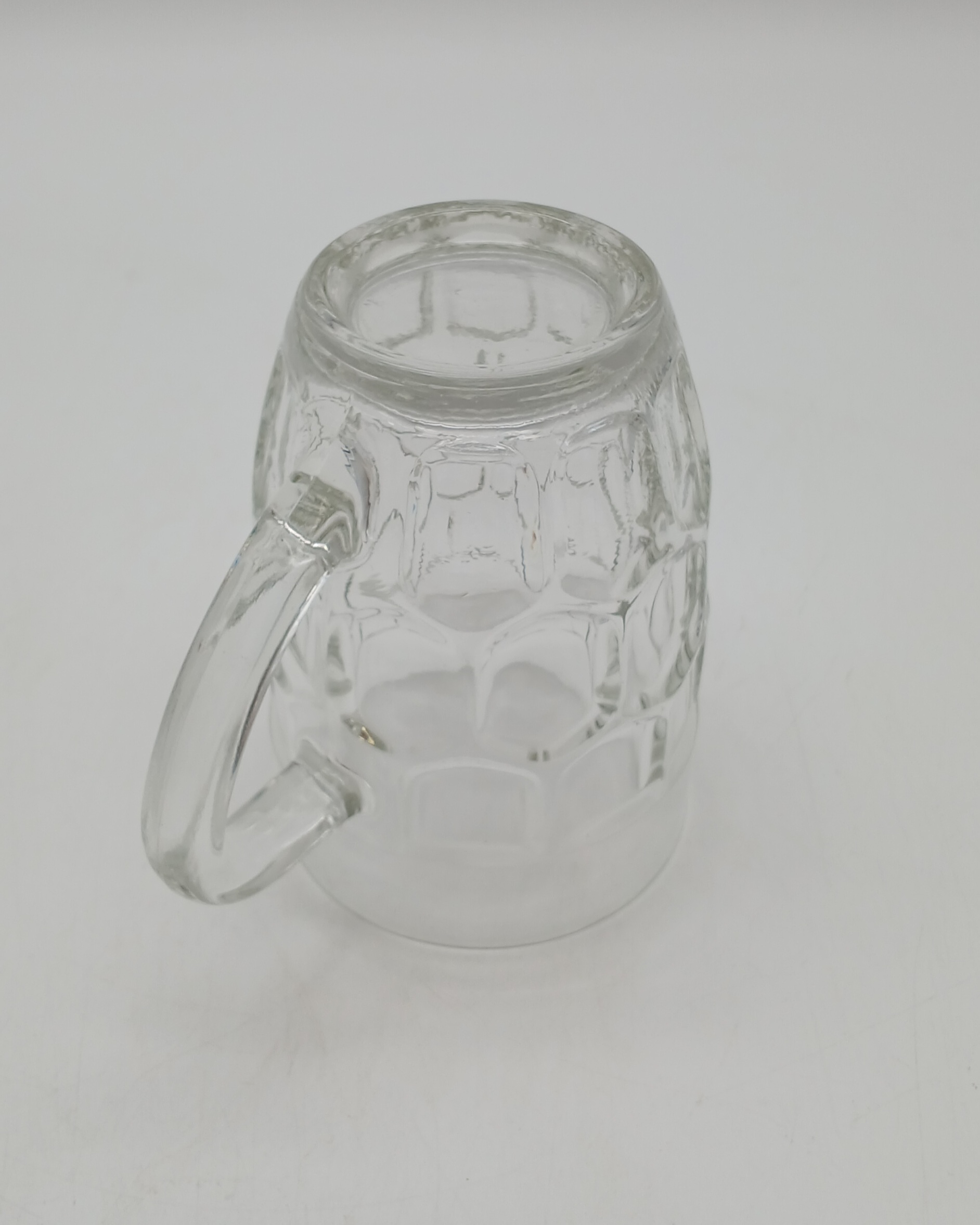 Voir photo 14 de Lot de 6 chopes à bière vintage en verre moulé et 6 dessous de verre pop Lot de 6 chopes à bière vintage en verre moulé et 6 dessous de verre pop Très bon état reconditionné photo 14