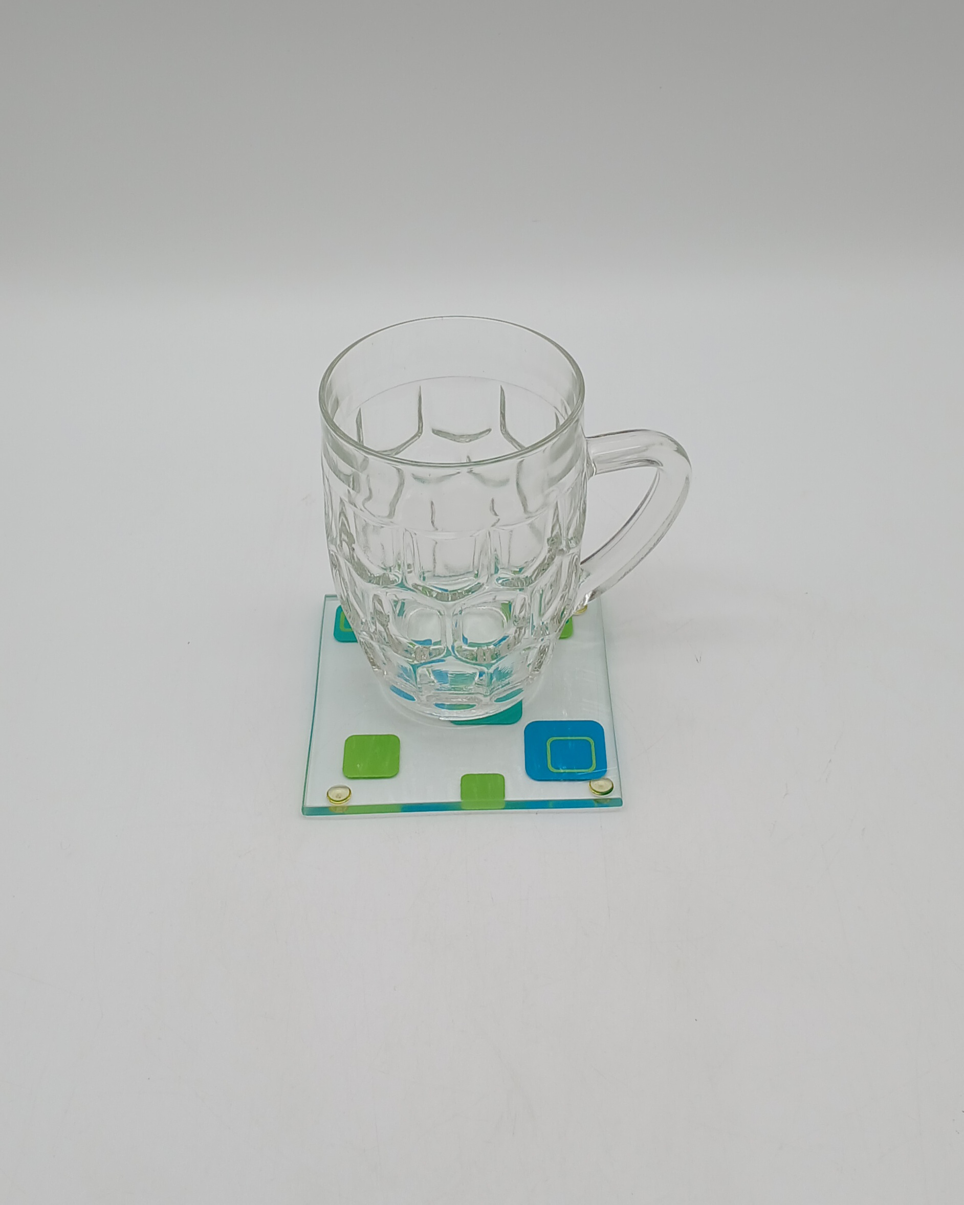 Voir photo 4 de Lot de 6 chopes à bière vintage en verre moulé et 6 dessous de verre pop Lot de 6 chopes à bière vintage en verre moulé et 6 dessous de verre pop Très bon état reconditionné photo 4