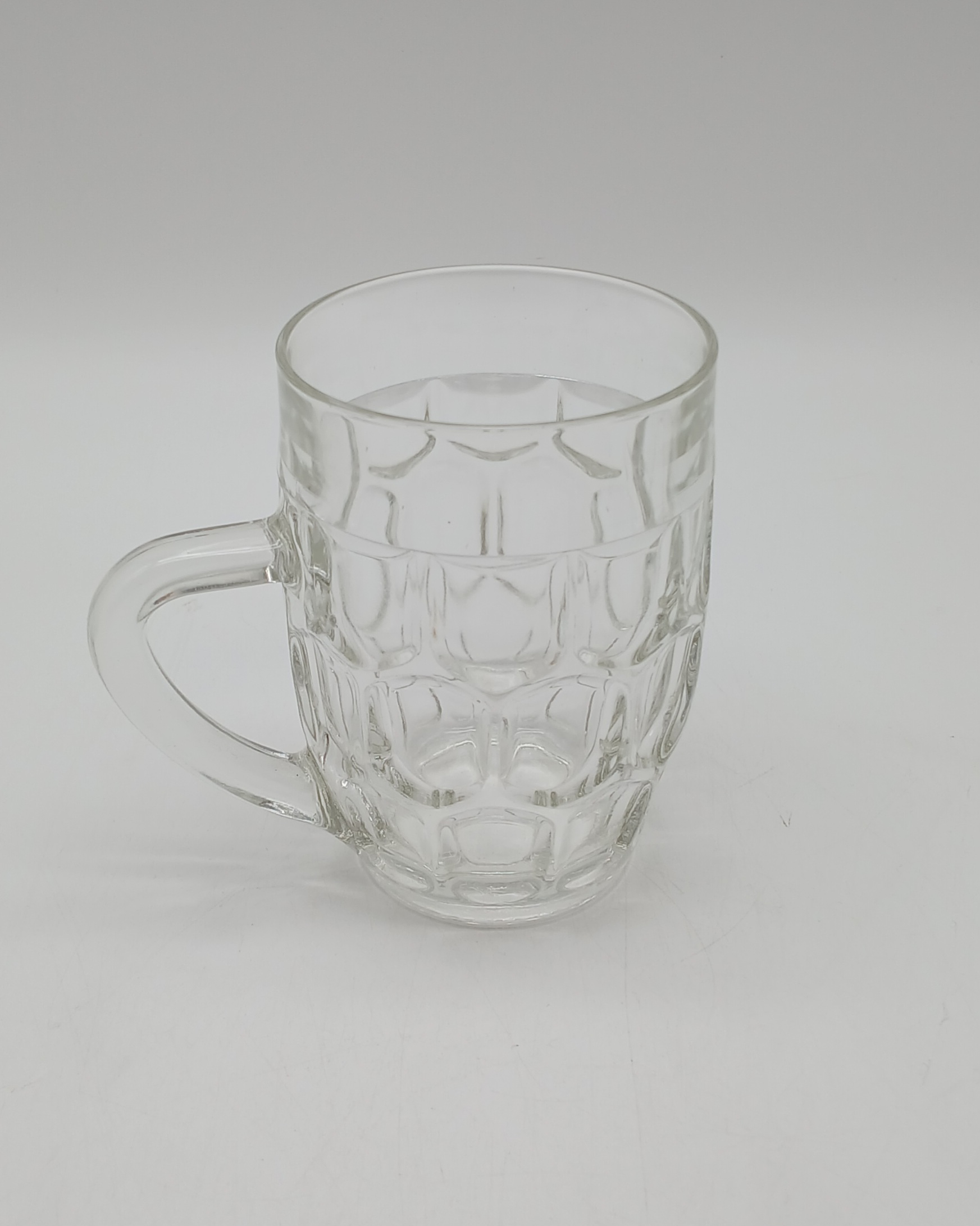 Voir photo 8 de Lot de 6 chopes à bière vintage en verre moulé et 6 dessous de verre pop Lot de 6 chopes à bière vintage en verre moulé et 6 dessous de verre pop Très bon état reconditionné photo 8