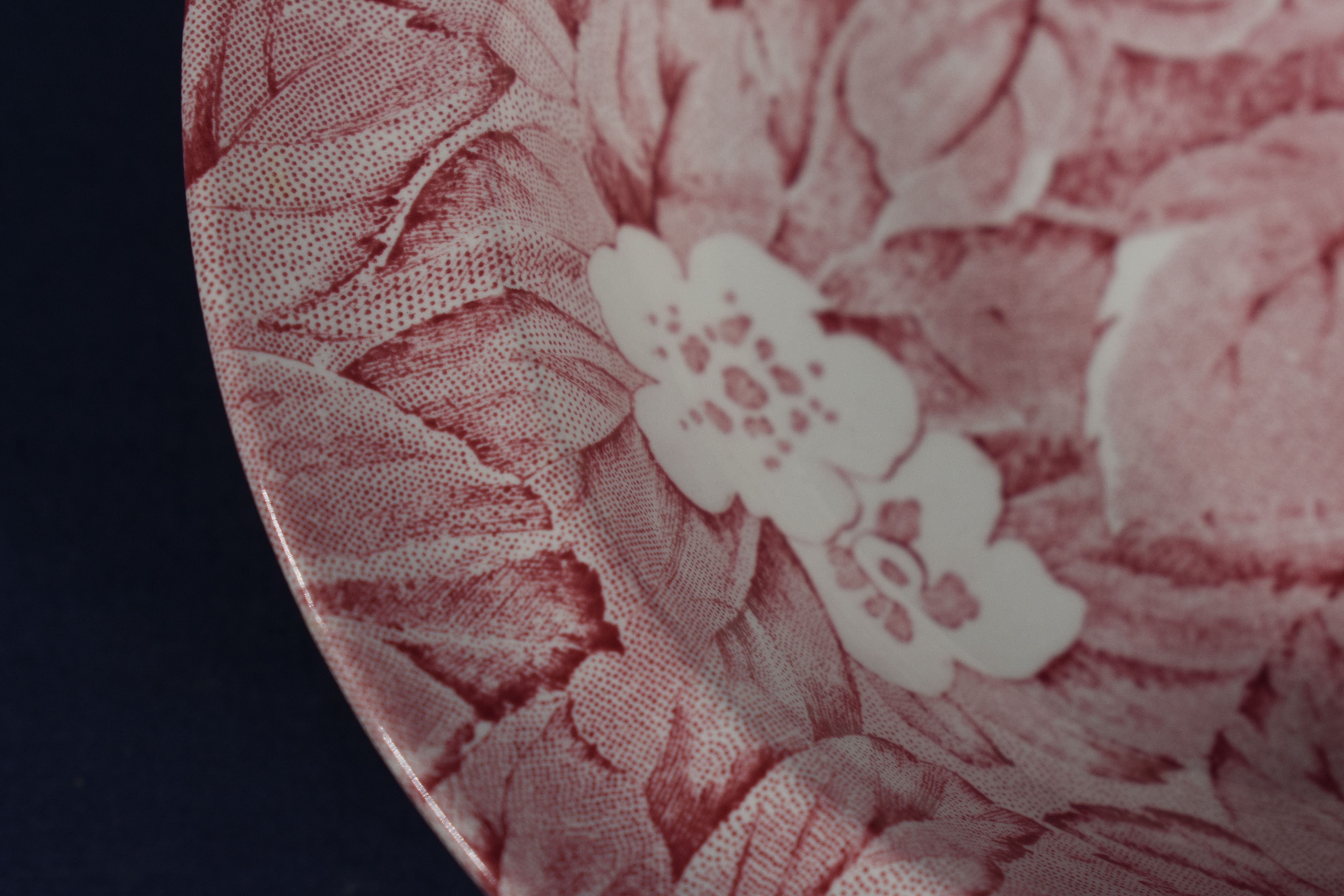 Voir photo 10 de Lot de 6 écuelles : 4 à décors bleus "Coaching Scènes" made in England by JOHNSON BROS, diamètre 18.5, 1, à motif floral rose "Victorian Chintz" diamètre 15.5, l'autre à décor de moulin à eau diamètre 16.5 cm. Lot de 6 écuelles : 4 à décors bleus "Coaching Scènes" made in England by JOHNSON BROS, diamètre 18.5, 1, à motif floral rose "Victorian Chintz" diamètre 15.5, l'autre à décor de moulin à eau diamètre 16.5 cm. Bon état reconditionné photo 10