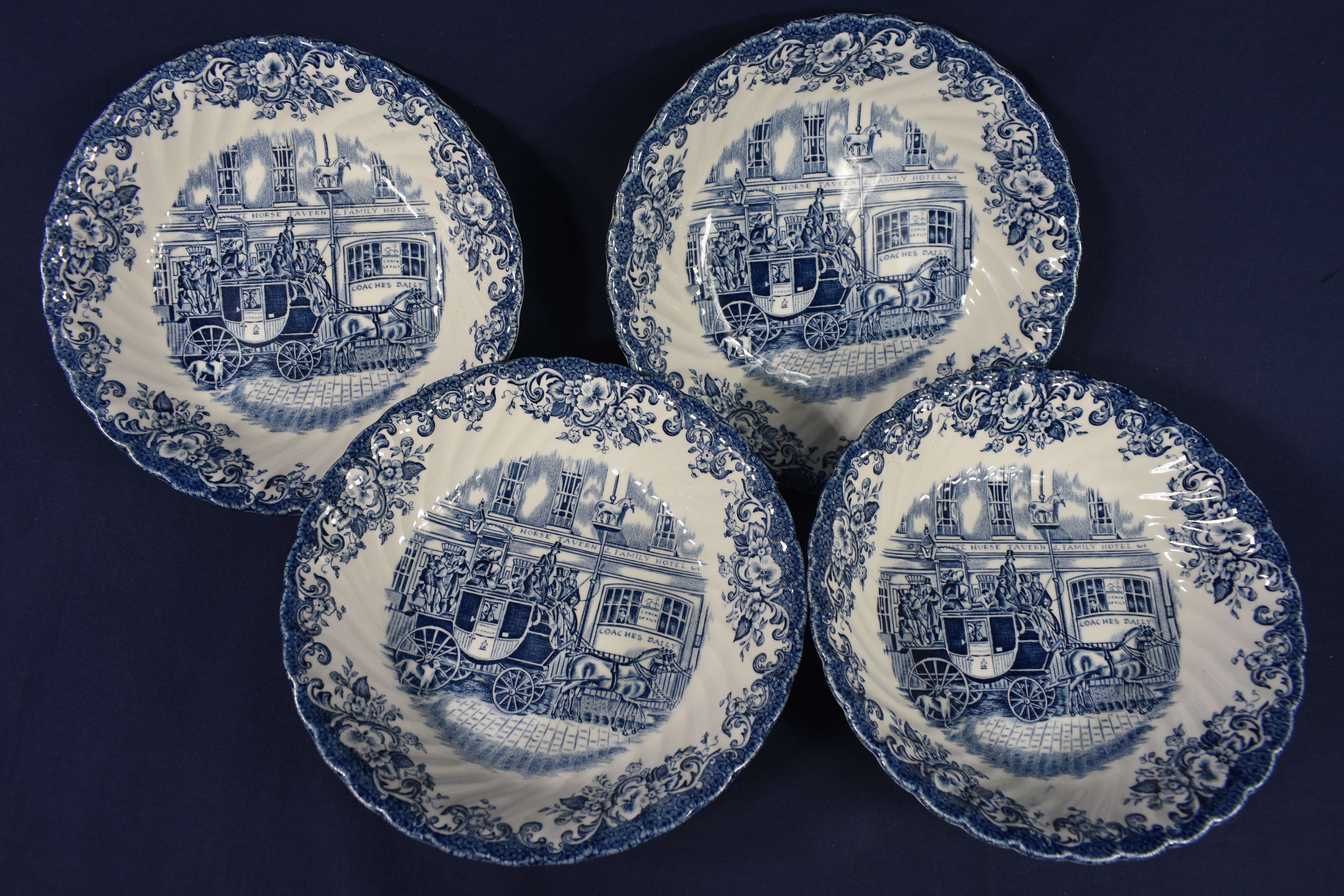 Voir photo 2 de Lot de 6 écuelles : 4 à décors bleus "Coaching Scènes" made in England by JOHNSON BROS, diamètre 18.5, 1, à motif floral rose "Victorian Chintz" diamètre 15.5, l'autre à décor de moulin à eau diamètre 16.5 cm. Lot de 6 écuelles : 4 à décors bleus "Coaching Scènes" made in England by JOHNSON BROS, diamètre 18.5, 1, à motif floral rose "Victorian Chintz" diamètre 15.5, l'autre à décor de moulin à eau diamètre 16.5 cm. Bon état reconditionné photo 2