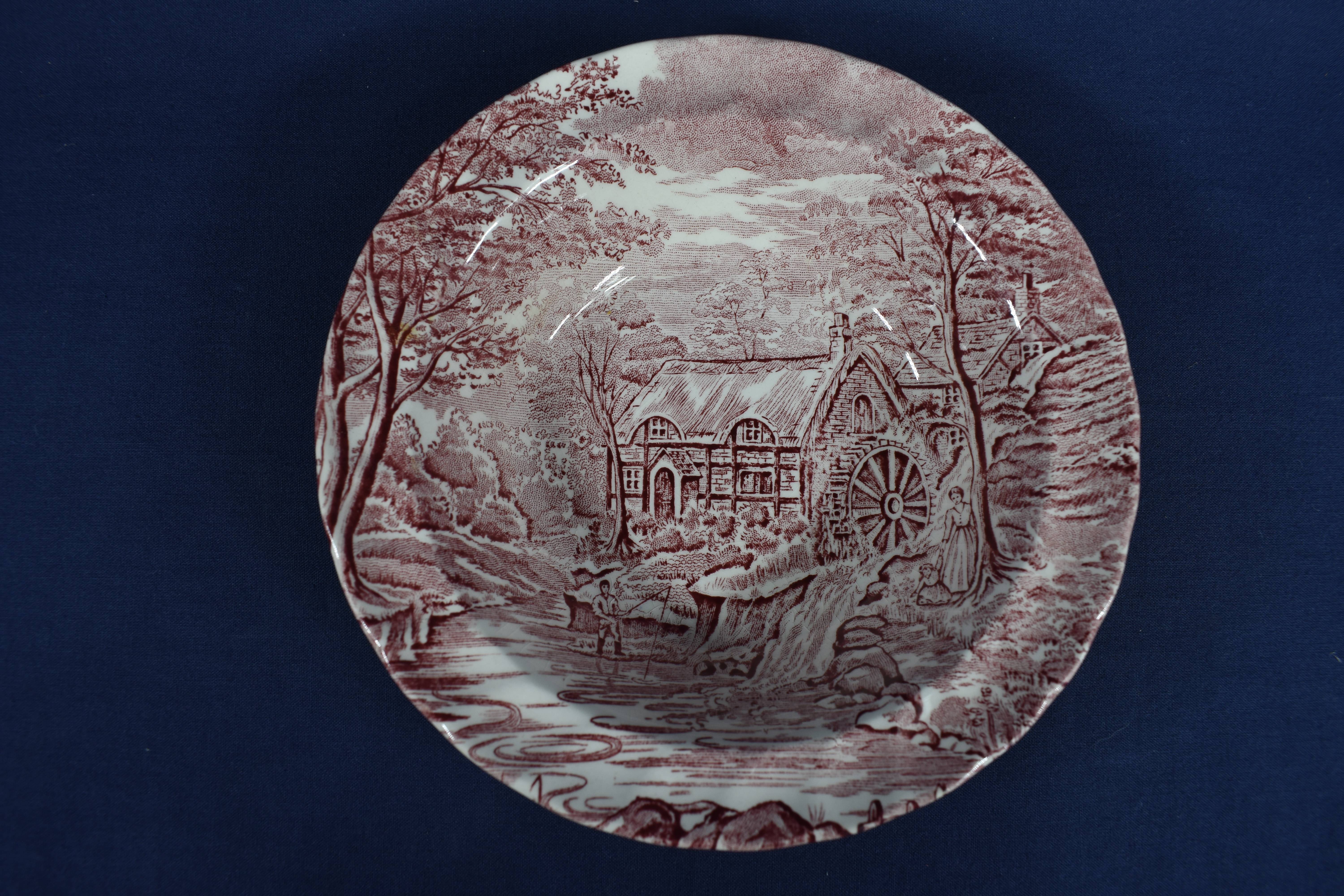 Voir photo 3 de Lot de 6 écuelles : 4 à décors bleus "Coaching Scènes" made in England by JOHNSON BROS, diamètre 18.5, 1, à motif floral rose "Victorian Chintz" diamètre 15.5, l'autre à décor de moulin à eau diamètre 16.5 cm. Lot de 6 écuelles : 4 à décors bleus "Coaching Scènes" made in England by JOHNSON BROS, diamètre 18.5, 1, à motif floral rose "Victorian Chintz" diamètre 15.5, l'autre à décor de moulin à eau diamètre 16.5 cm. Bon état reconditionné photo 3