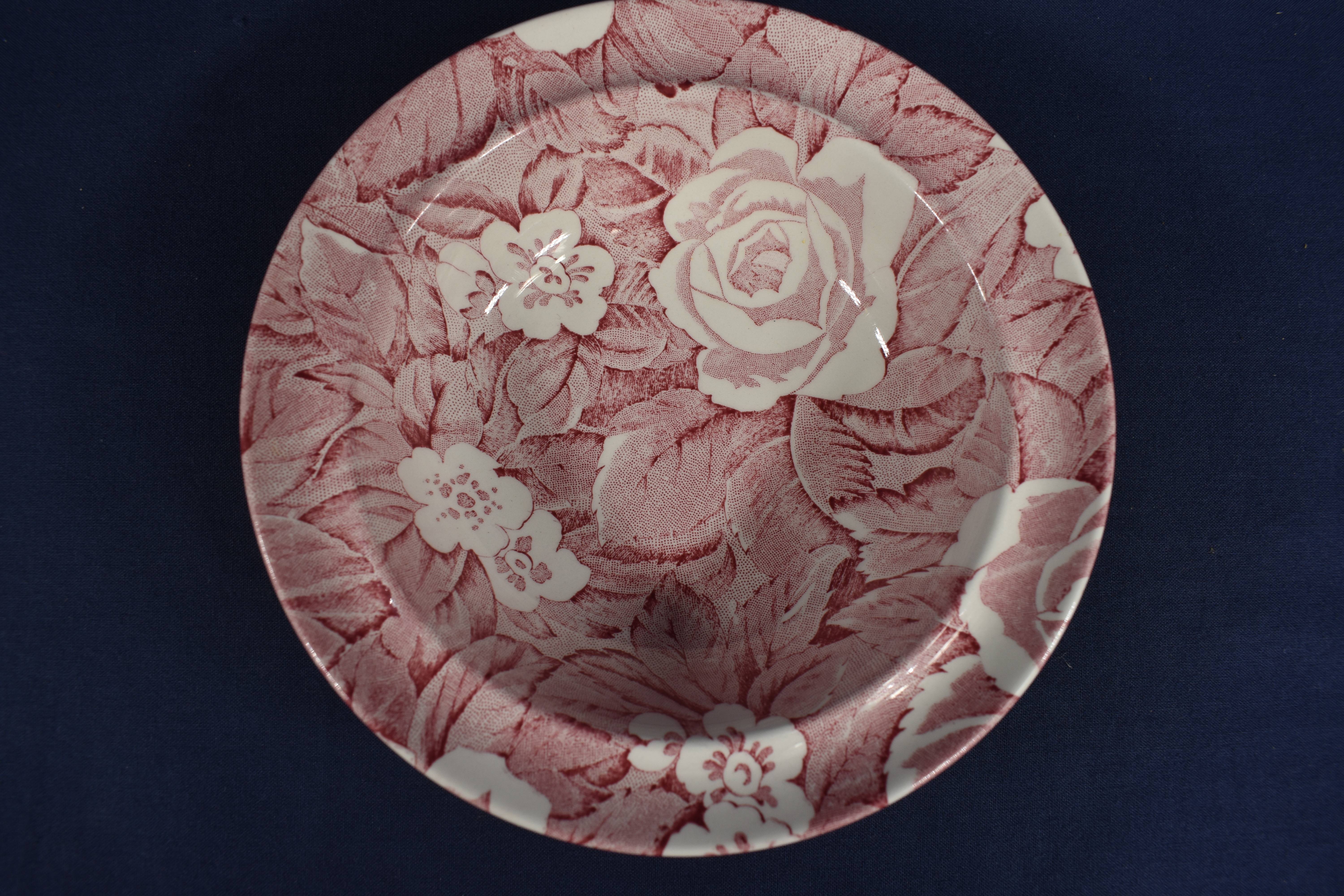 Voir photo 9 de Lot de 6 écuelles : 4 à décors bleus "Coaching Scènes" made in England by JOHNSON BROS, diamètre 18.5, 1, à motif floral rose "Victorian Chintz" diamètre 15.5, l'autre à décor de moulin à eau diamètre 16.5 cm. Lot de 6 écuelles : 4 à décors bleus "Coaching Scènes" made in England by JOHNSON BROS, diamètre 18.5, 1, à motif floral rose "Victorian Chintz" diamètre 15.5, l'autre à décor de moulin à eau diamètre 16.5 cm. Bon état reconditionné photo 9