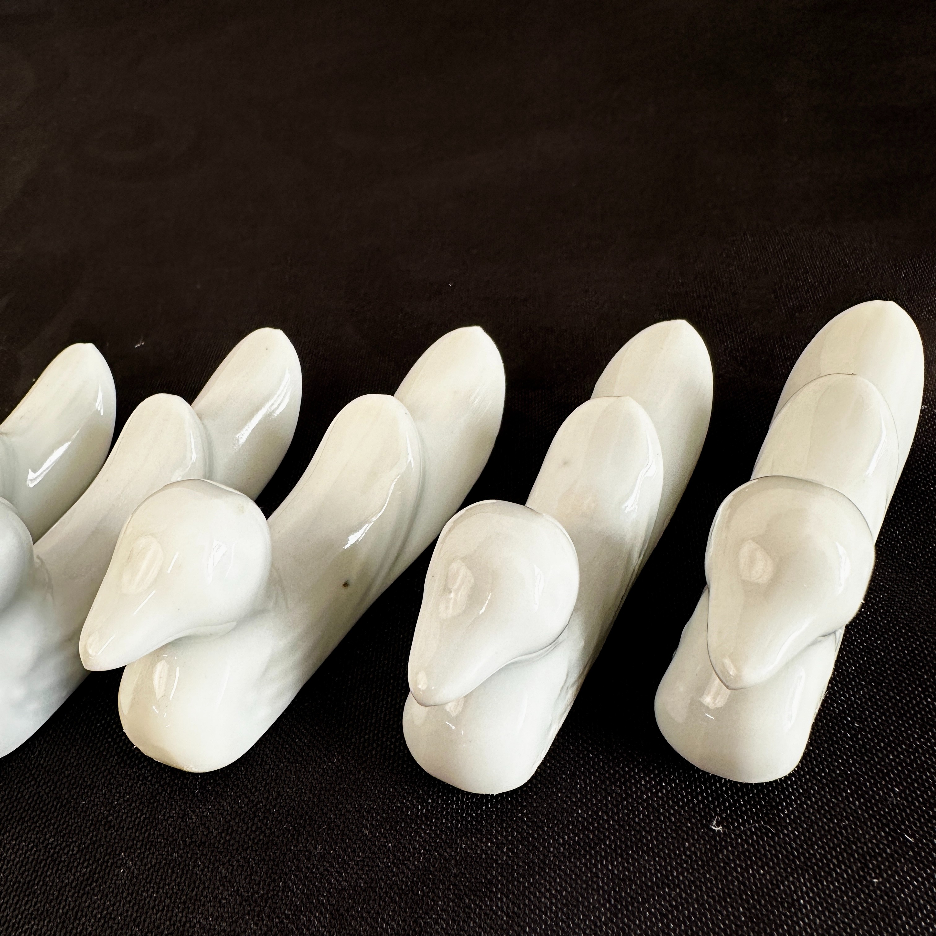 Voir photo 5 de Lot de 6 porte-couteaux en porcelaine blanche en forme de canard Lot de 6 porte-couteaux en porcelaine blanche en forme de canard Bon état reconditionné photo 5