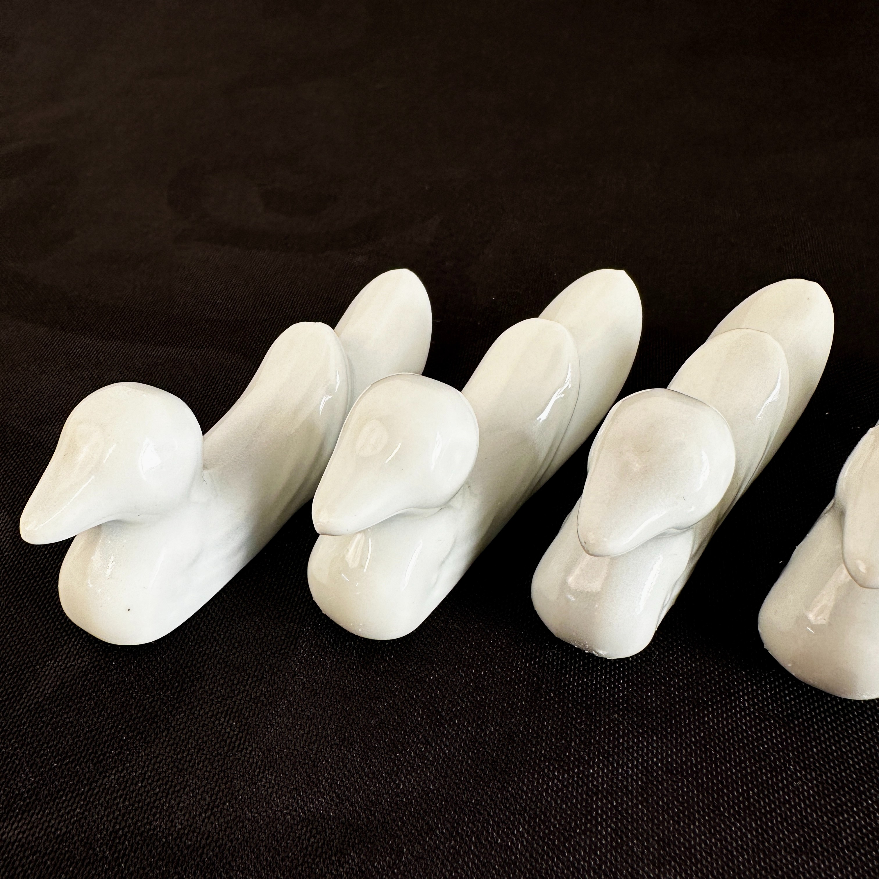 Voir photo 6 de Lot de 6 porte-couteaux en porcelaine blanche en forme de canard Lot de 6 porte-couteaux en porcelaine blanche en forme de canard Bon état reconditionné photo 6