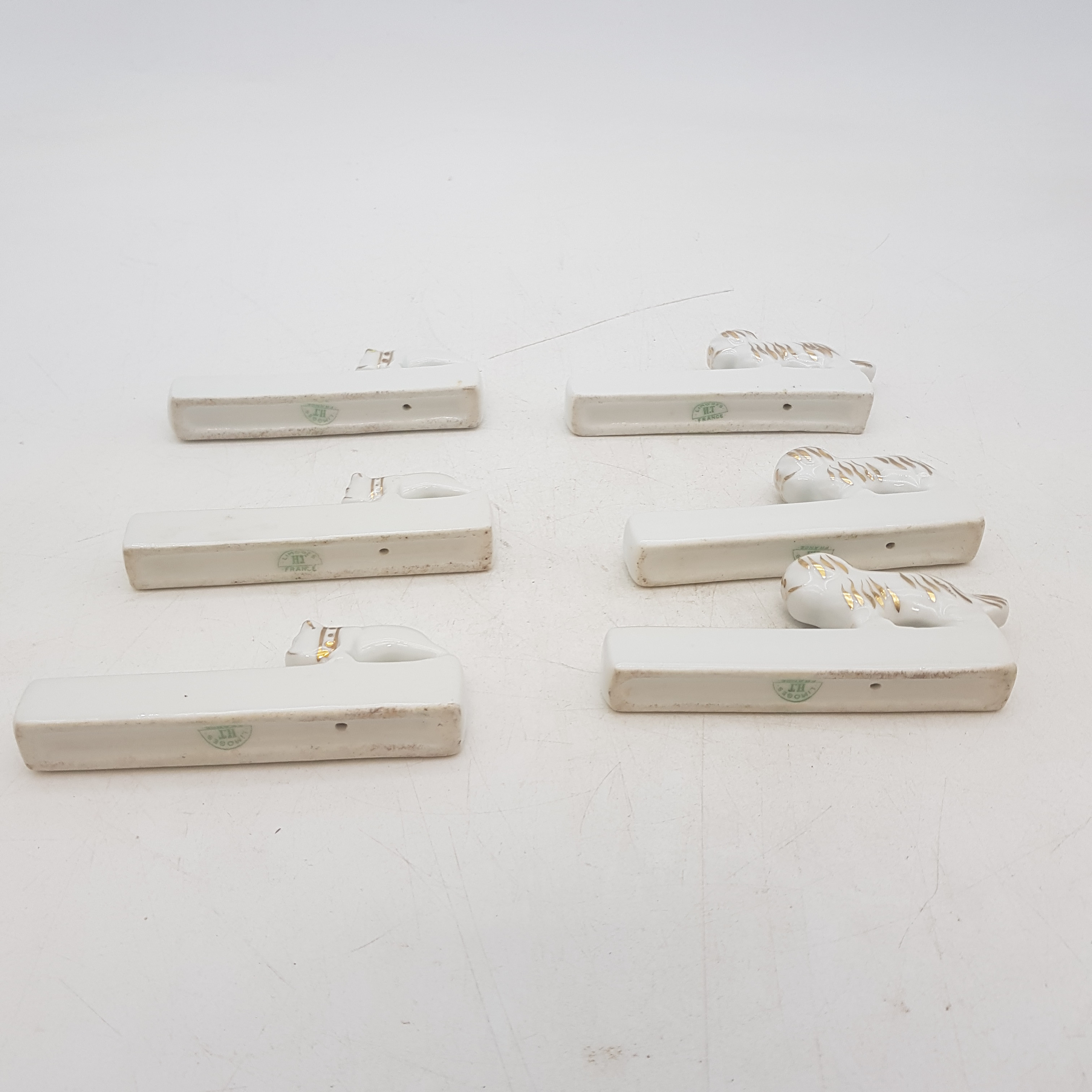 Voir photo 3 de Lot de 6 porte-couteaux en porcelaine de Limoges en forme de chien. Lot de 6 porte-couteaux en porcelaine de Limoges en forme de chien. Bon état reconditionné photo 3