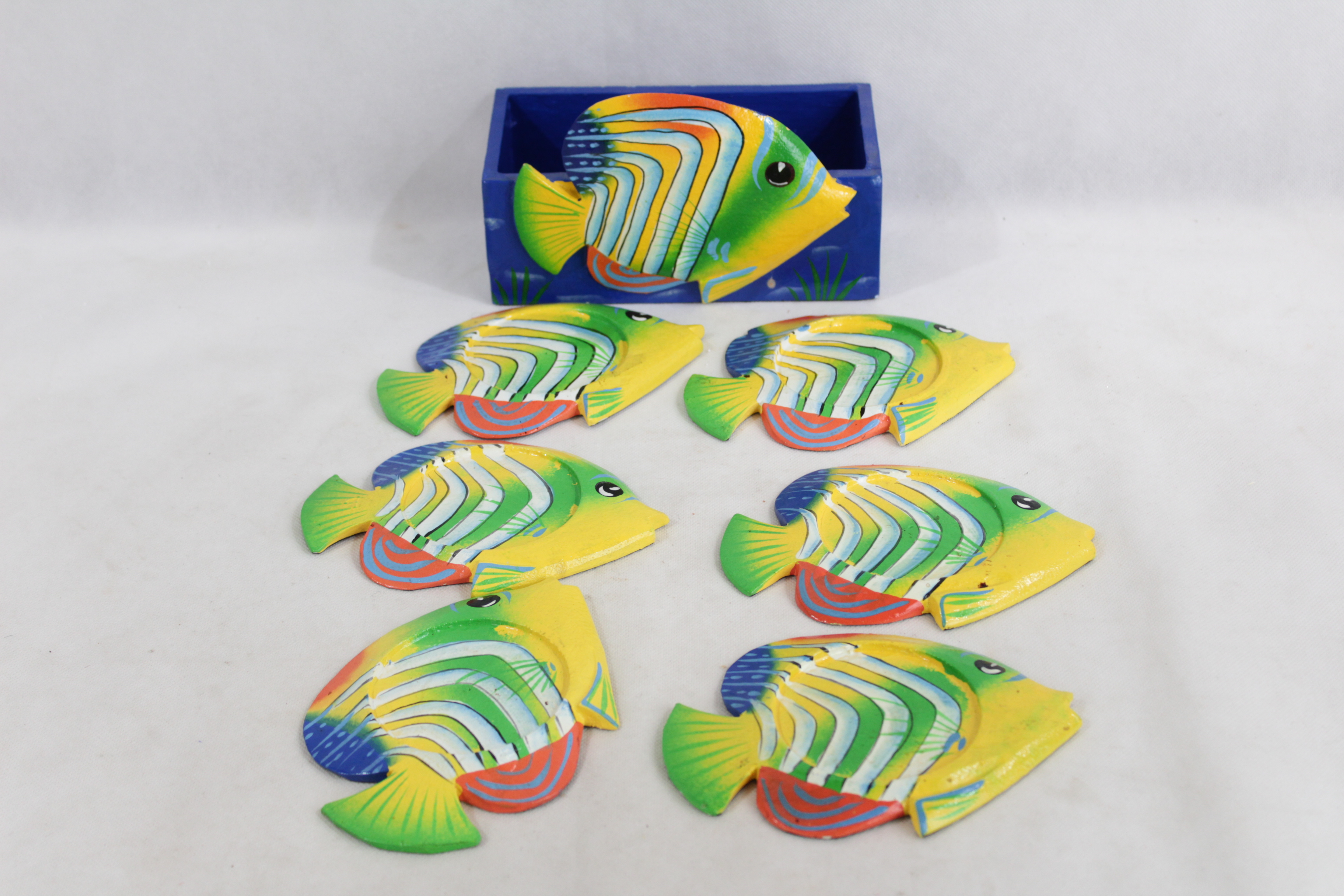 Acheter Lot de 6 sous-verres poissons en bois Très bon état - 10,00 € Lot de 6 sous-verres poissons en bois Très bon état reconditionné disponible sur Label Emmaüs