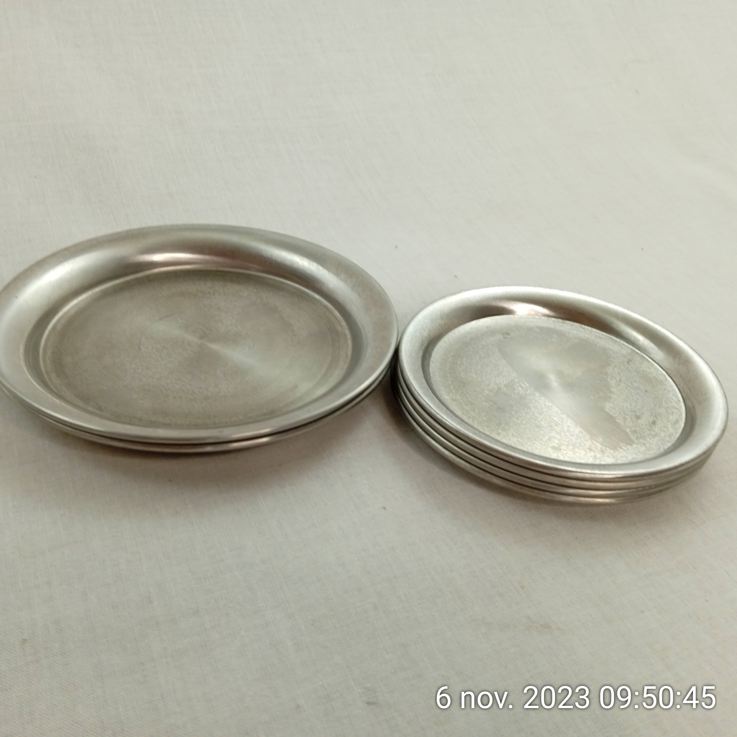 Voir photo 5 de Lot de 6 sous verres/tasses inox argent Royal B B France Bouillet Bourdelle Lot de 6 sous verres/tasses inox argent Royal B B France Bouillet Bourdelle Bon état reconditionné photo 5