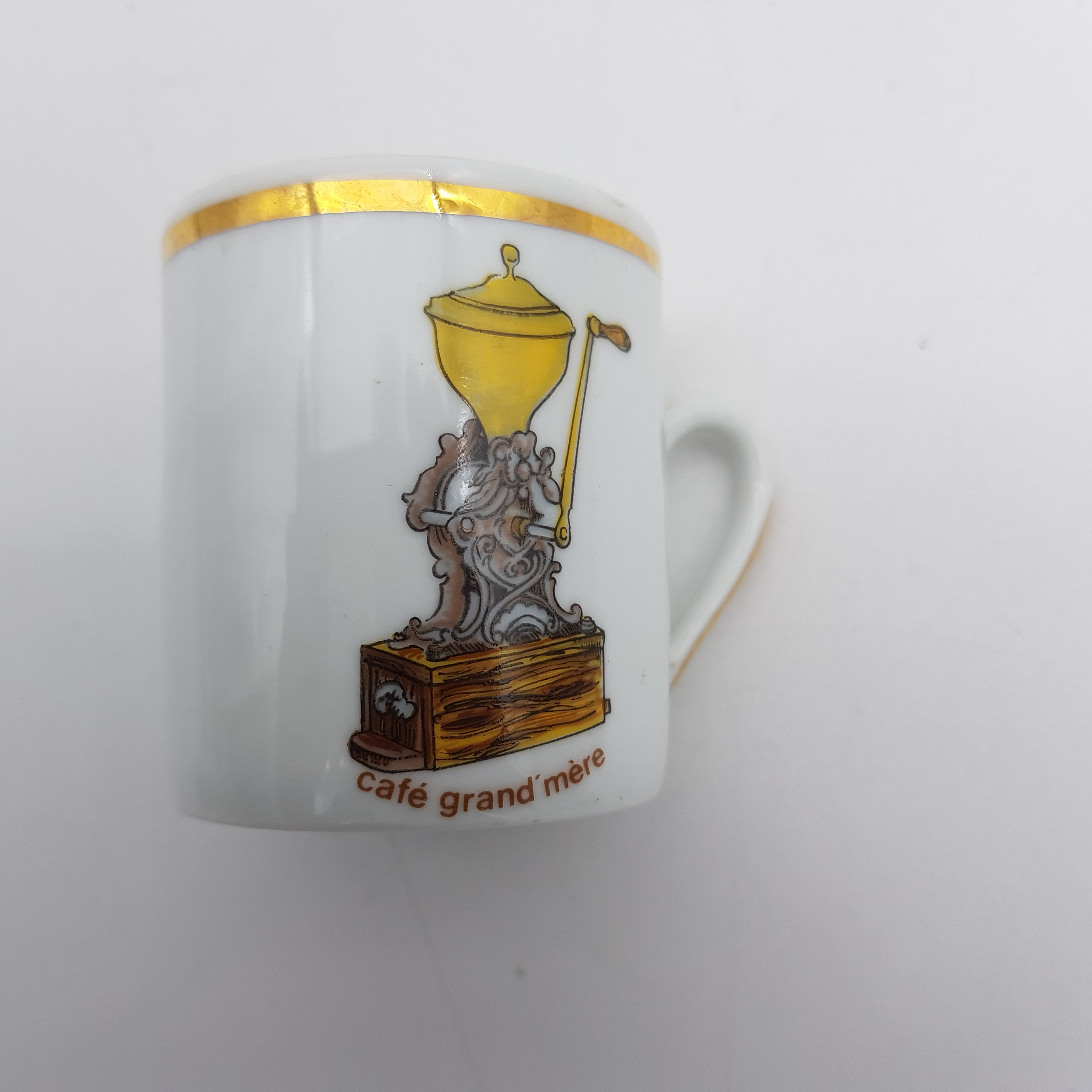 Voir photo 2 de Lot de 6 tasses en porcelaine Chauvigny Lot de 6 tasses en porcelaine Chauvigny Bon état reconditionné photo 2