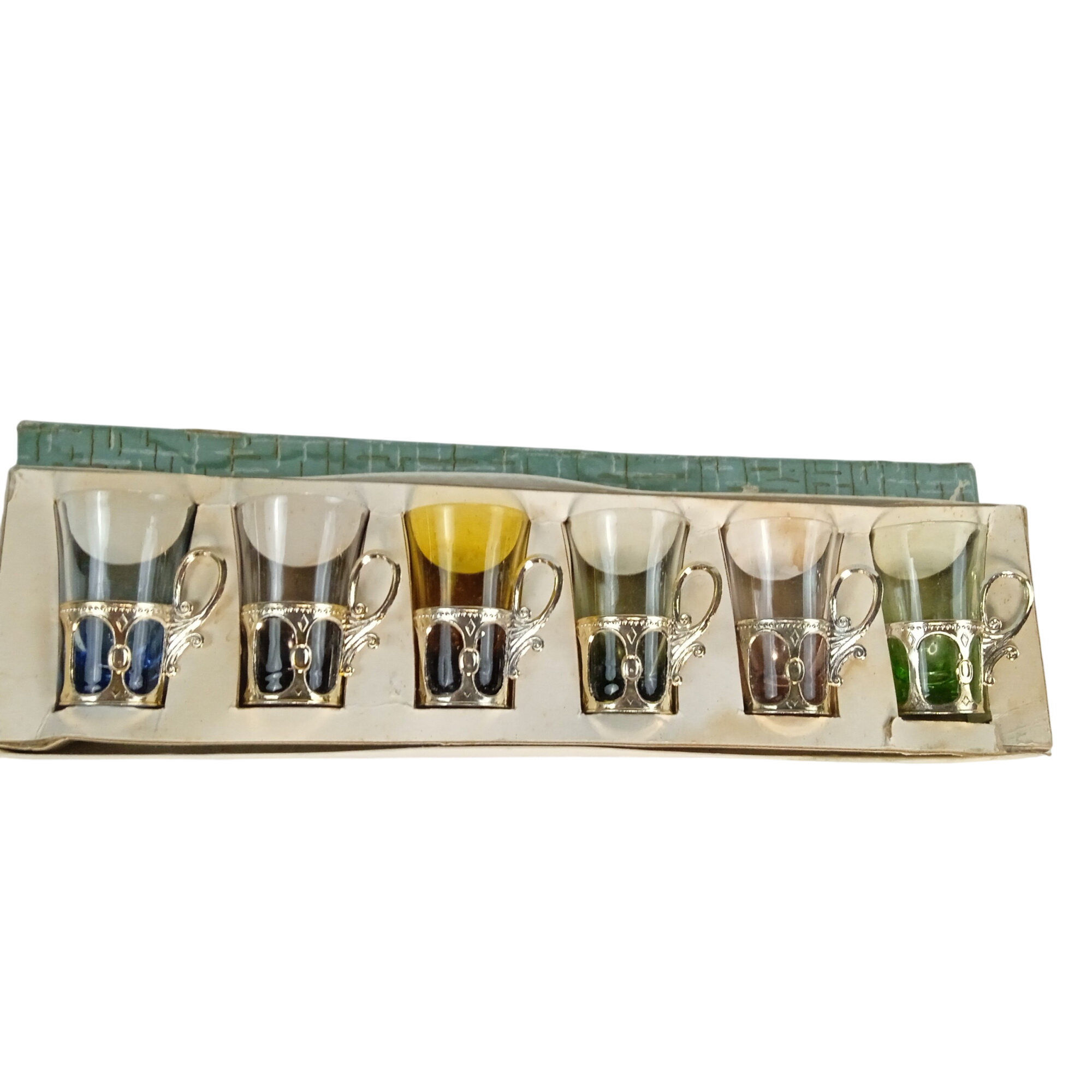Acheter Lot de 6 verre à shot multicolore dans sa boite Année 60 vintage - 10,40 € Lot de 6 verre à shot multicolore dans sa boite Année 60 vintage reconditionné disponible sur Label Emmaüs