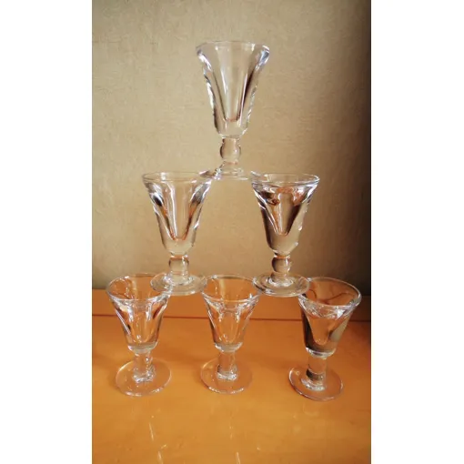 Lot De 6 Verres À Digestif Anciens À Pied occasion reconditionné disponible sur Rakuten