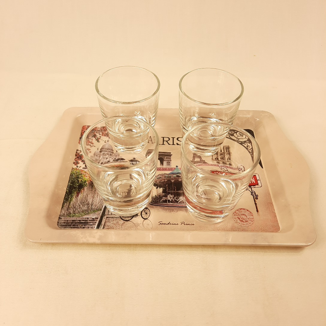 LOT DE 6 verres à digestif sur un plateau en métal avec un décor de Paris. Très bon état - 12,00 € LOT DE 6 verres à digestif sur un plateau en métal avec un décor de Paris. Très bon état reconditionné disponible sur Label Emmaüs