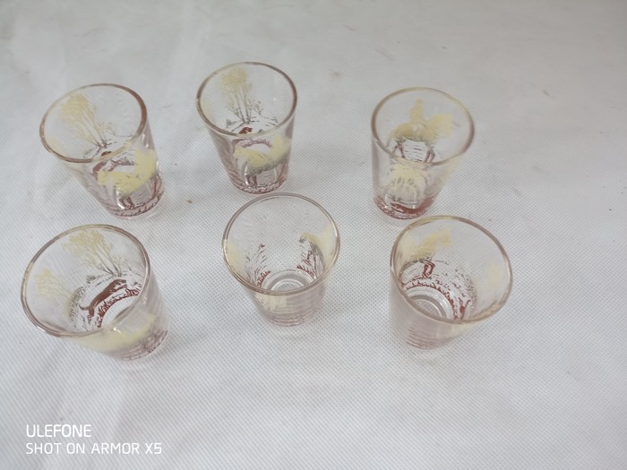 Voir photo 2 de Lot de 6 verres à liqueur motif de Chasse Made in France Lot de 6 verres à liqueur motif de Chasse Made in France Très bon état reconditionné photo 2