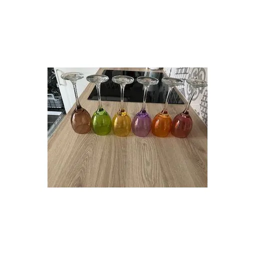 Lot De 6 Verres À Vin De Couleur Bon état - 45,00 € Lot De 6 Verres À Vin De Couleur Bon état reconditionné disponible sur Rakuten
