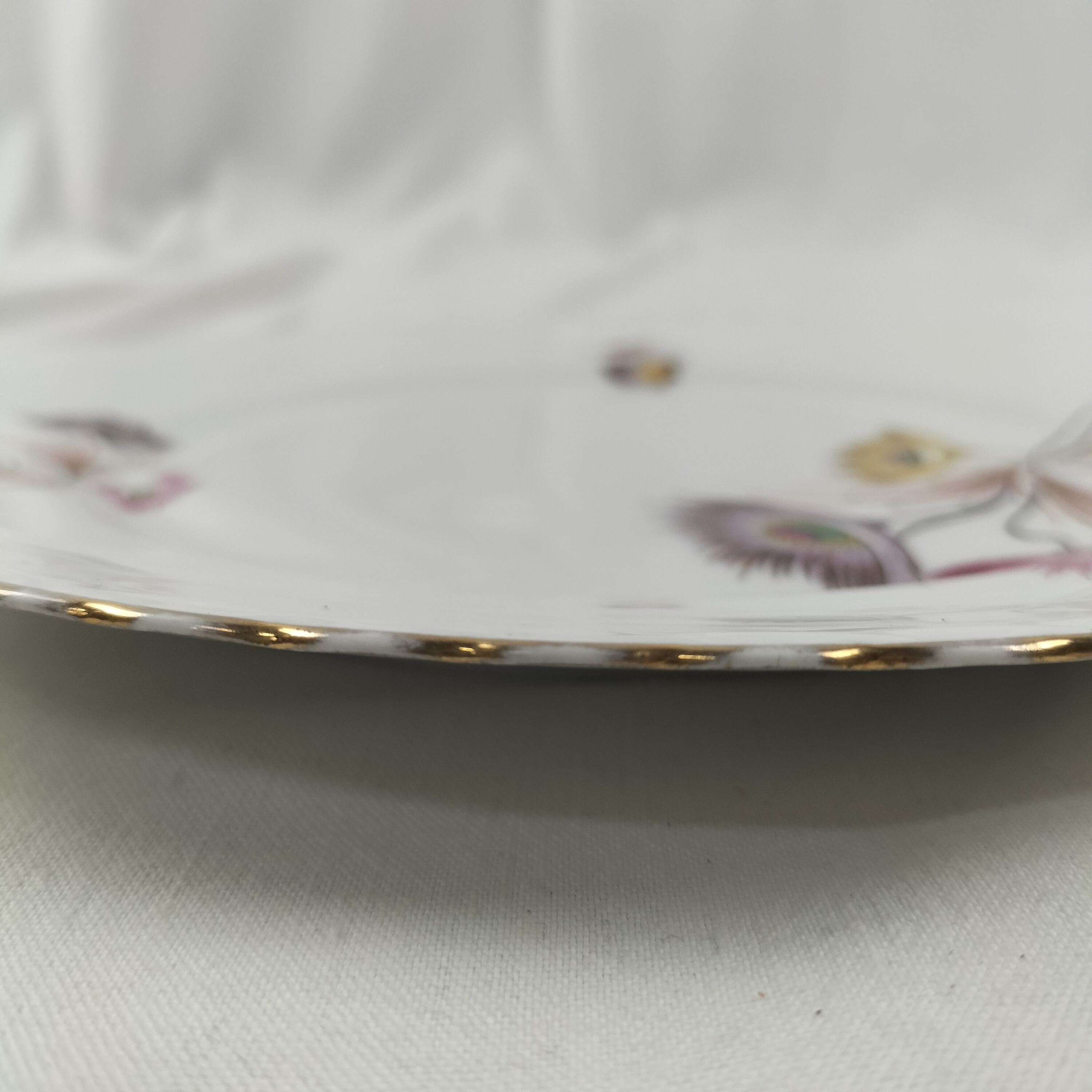 Voir photo 14 de Lot de 7 assiettes 23,4 cm –5 Porcelaine de Luxe du Berry et 2 véritables porcelaine de luxe ,élégante motif floral identique (porcelaine de Limoge) Lot de 7 assiettes 23,4 cm –5 Porcelaine de Luxe du Berry et 2 véritables porcelaine de luxe ,élégante motif floral identique (porcelaine de Limoge) Bon état reconditionné photo 14