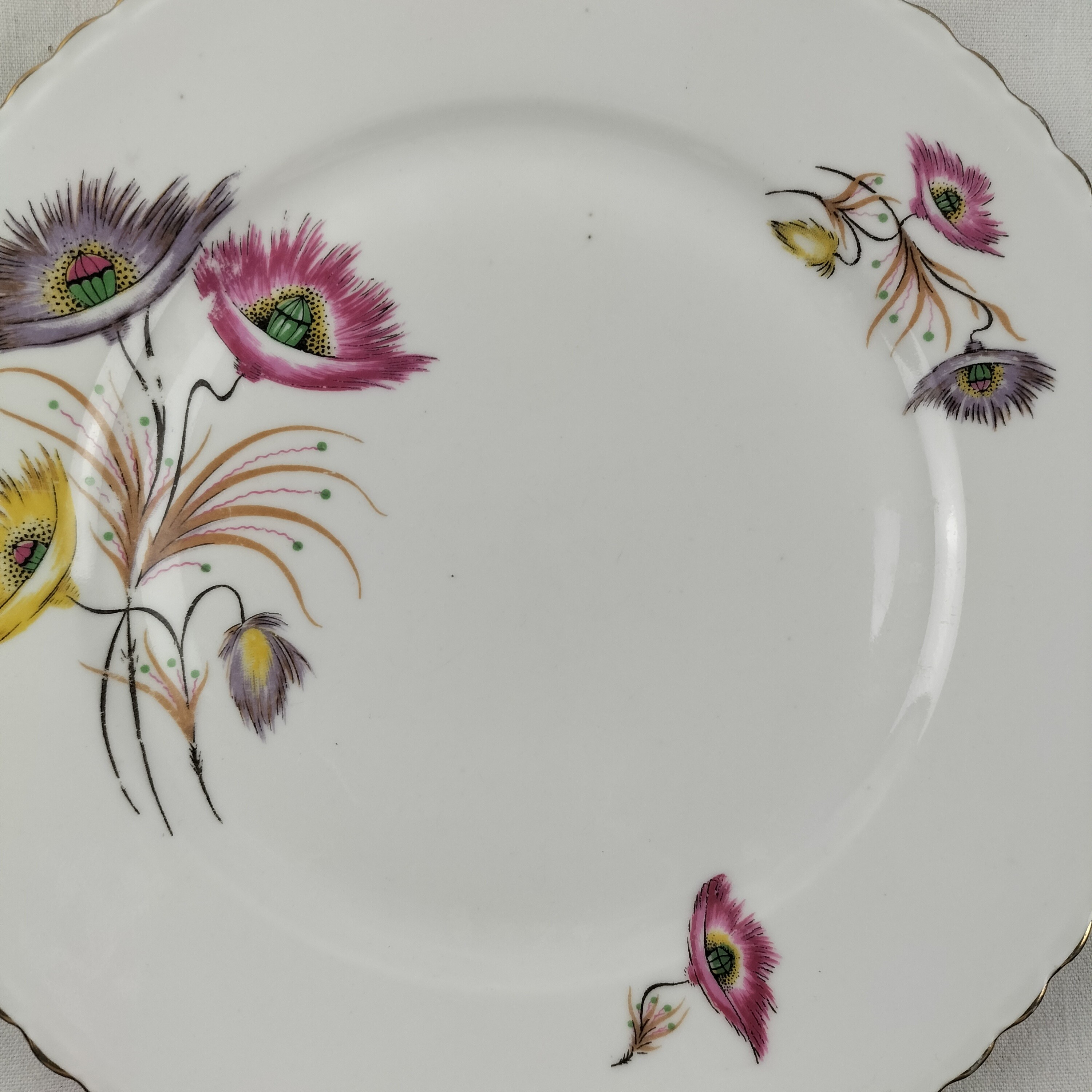 Voir photo 8 de Lot de 7 assiettes 23,4 cm –5 Porcelaine de Luxe du Berry et 2 véritables porcelaine de luxe ,élégante motif floral identique (porcelaine de Limoge) Lot de 7 assiettes 23,4 cm –5 Porcelaine de Luxe du Berry et 2 véritables porcelaine de luxe ,élégante motif floral identique (porcelaine de Limoge) Bon état reconditionné photo 8