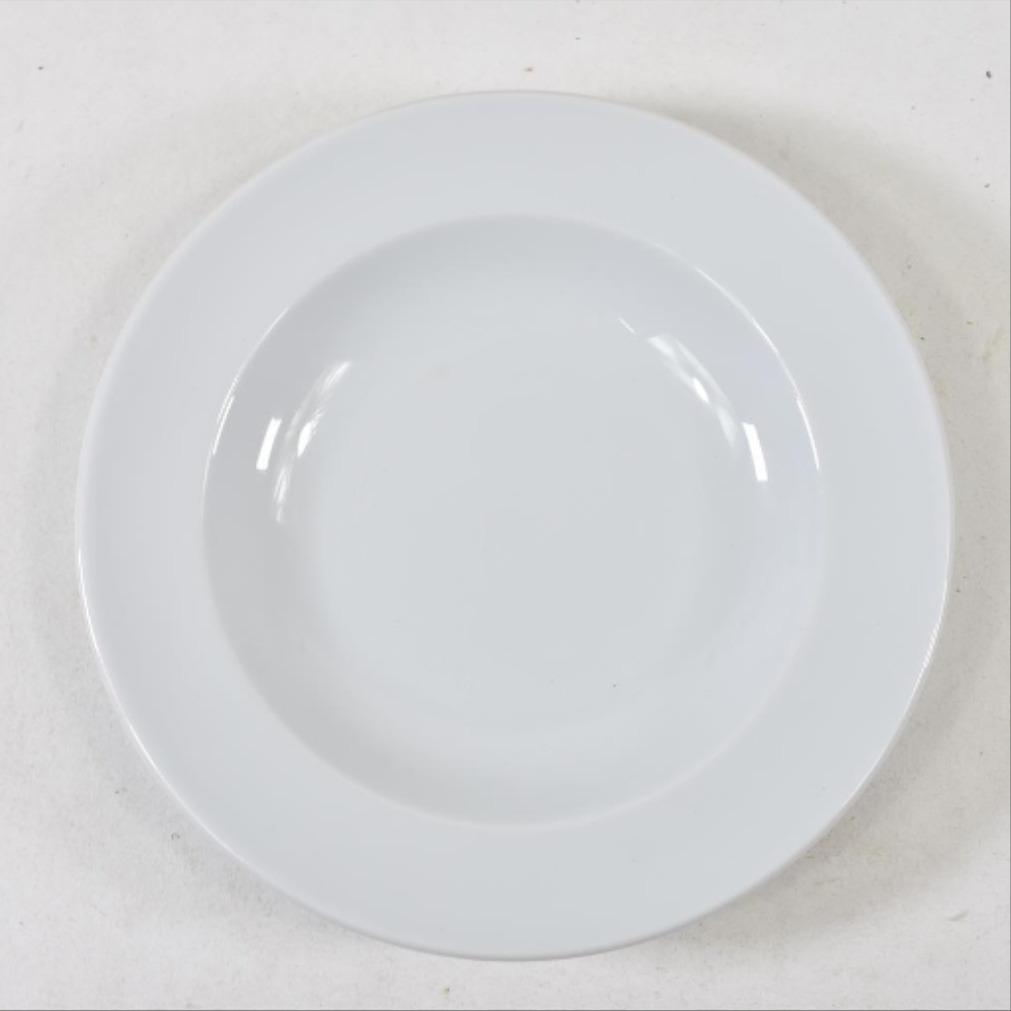 Voir photo 2 de Lot de 7 assiettes à soupe en porcelaine Lot de 7 assiettes à soupe en porcelaine Bon état reconditionné photo 2