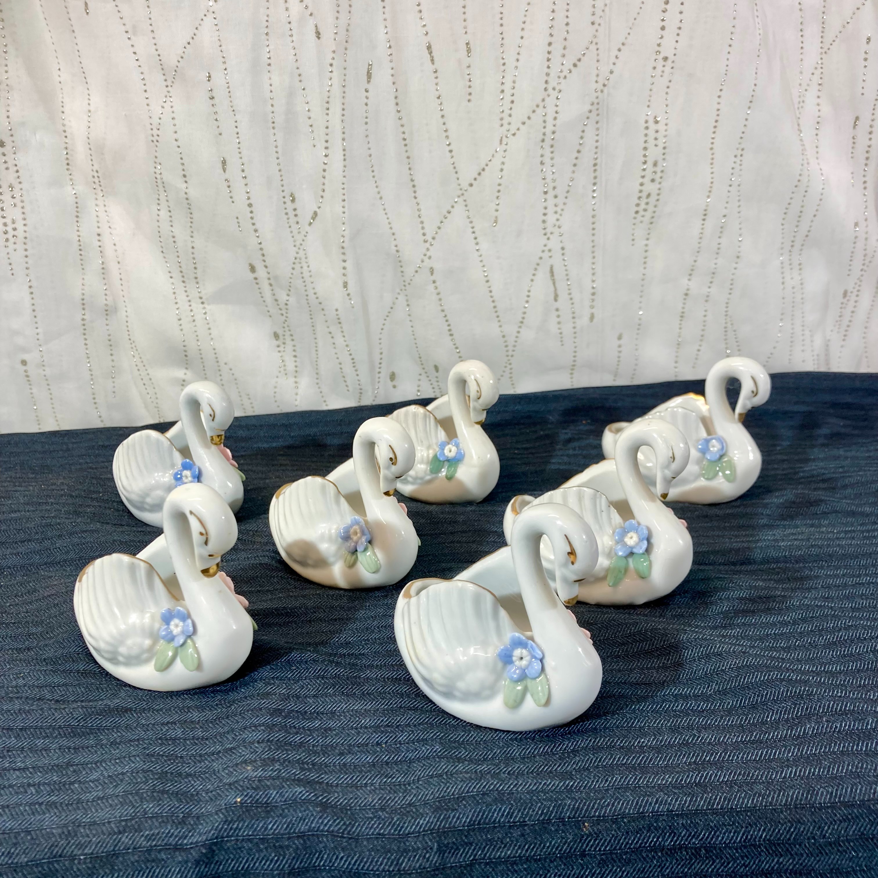 Voir photo 2 de Lot de 7 cygnes en porcelaine Lot de 7 cygnes en porcelaine Très bon état reconditionné photo 2